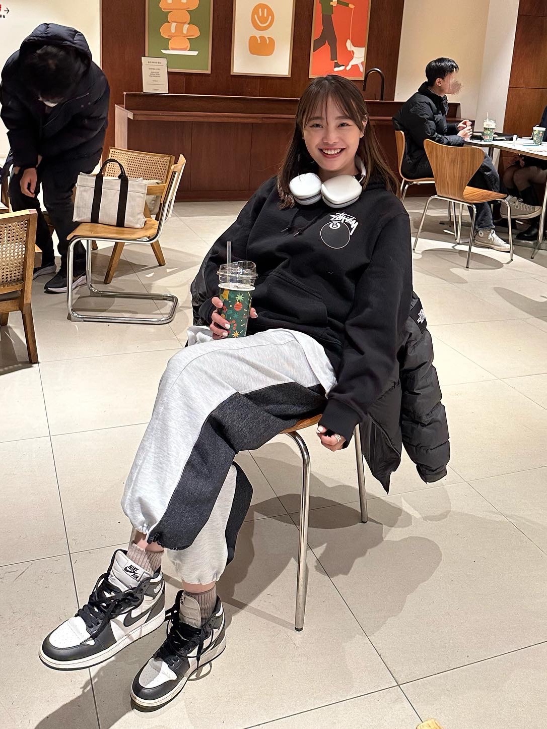 Stussy 8 Ball Hoodie Black - 21FW, Apple AirPods Max Lightning Silver (Korean Ver.) 착용 스타일 - 4