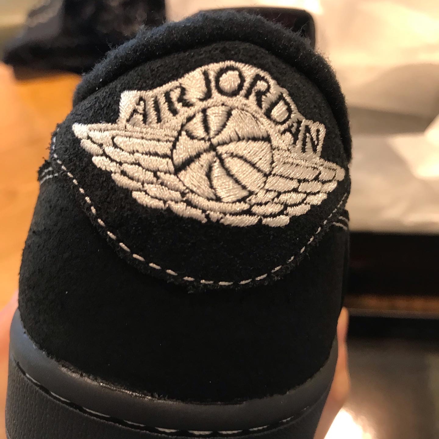 Jordan 1 x Travis Scott Retro Low OG SP Black Phantom 착용 스타일 - 5