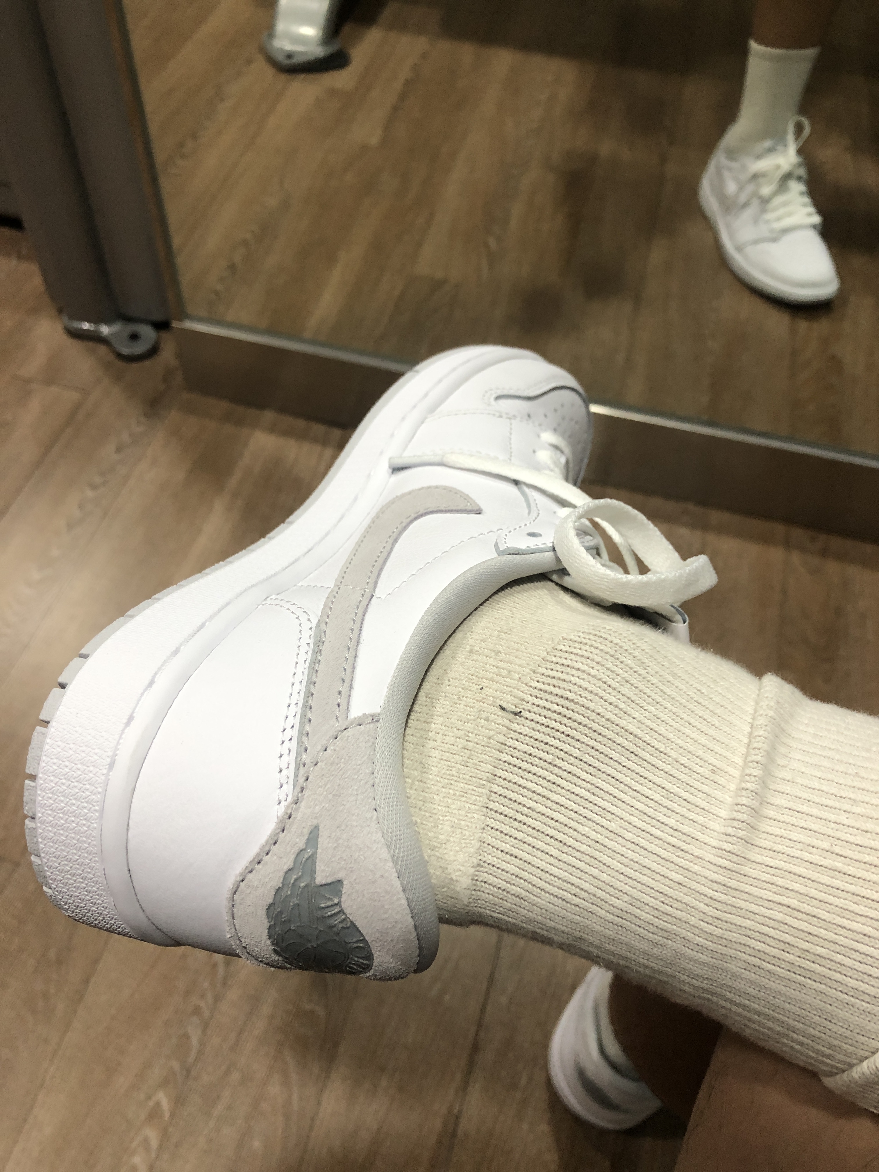 Jordan 1 Low OG Neutral Grey, Nike NSW Woven Shorts Black - Asia 착용 스타일 - 4