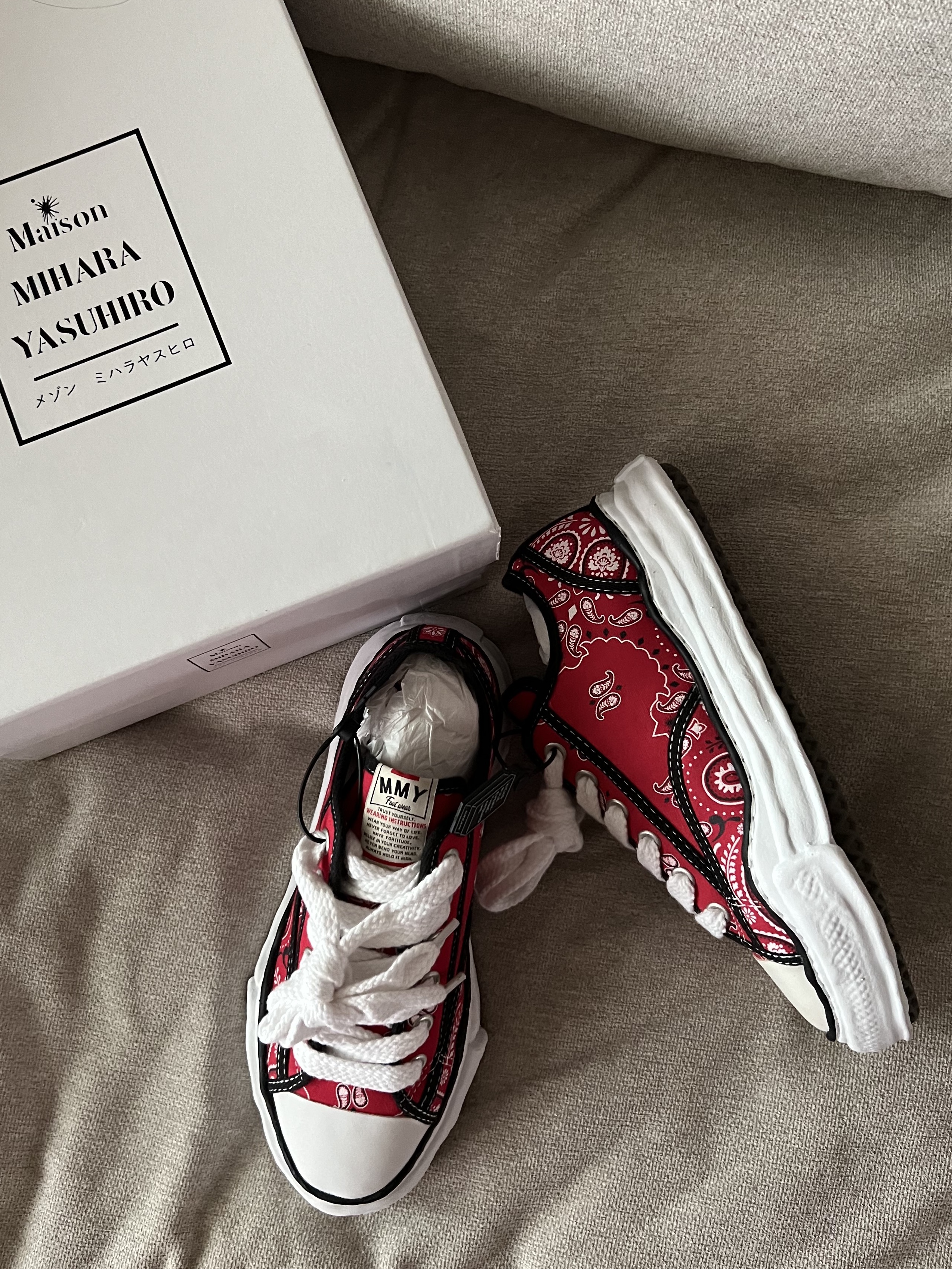 Maison Mihara Yasuhiro Peterson OG Sole Canvas Bandana Low-top Sneakers Red 착용 스타일