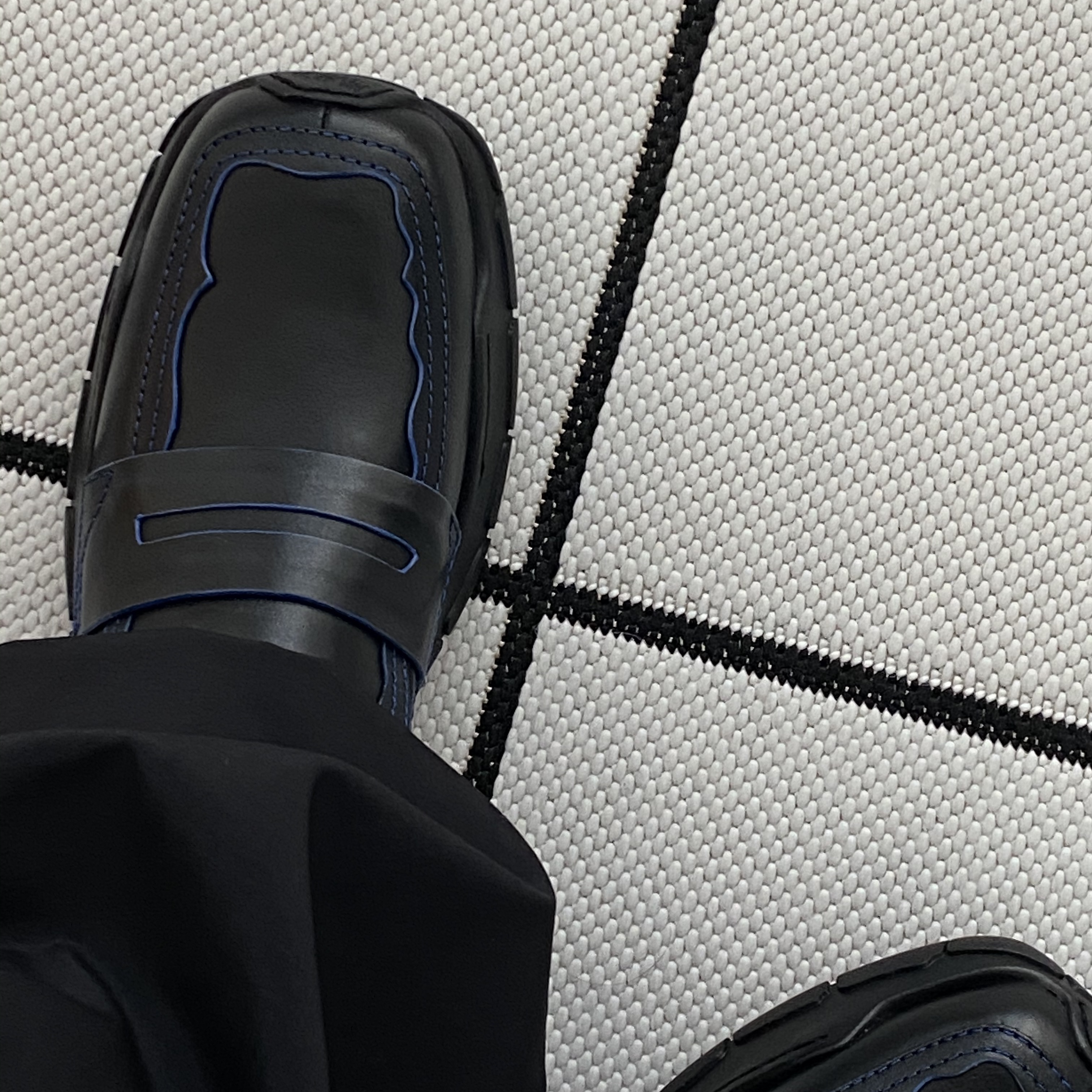 Zara x Ader Error Leather Track Sole Loafers Black 착용 스타일 - 2