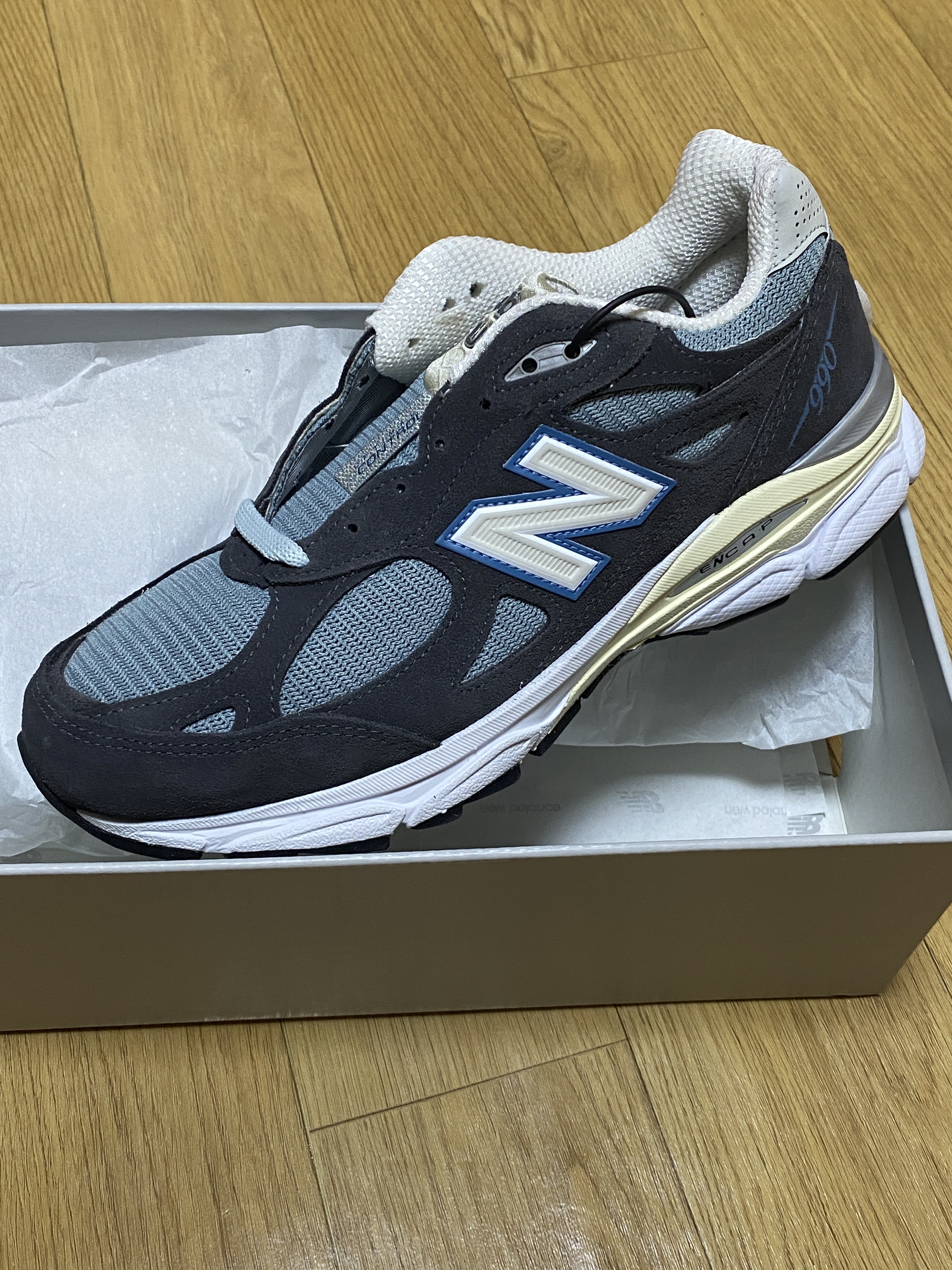 New Balance x Kith 990v3 Made in USA Steel Blue Grey 착용 스타일