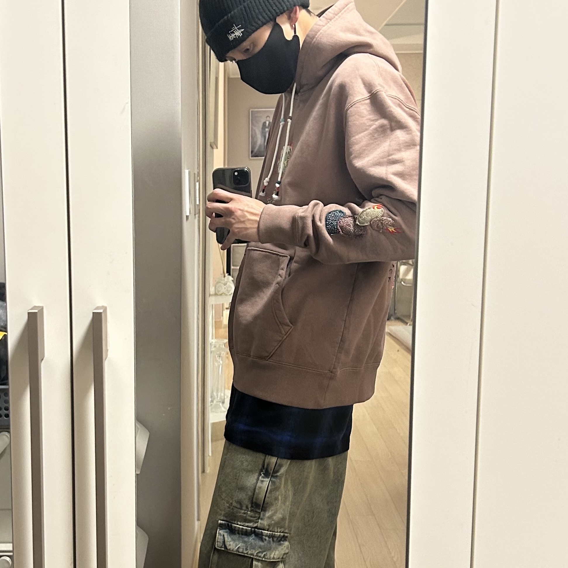 Jordan x Travis Scott Hoodie Antique Brown - Asia, Stussy Basic Cuff Beanie Black 착용 스타일 - 2