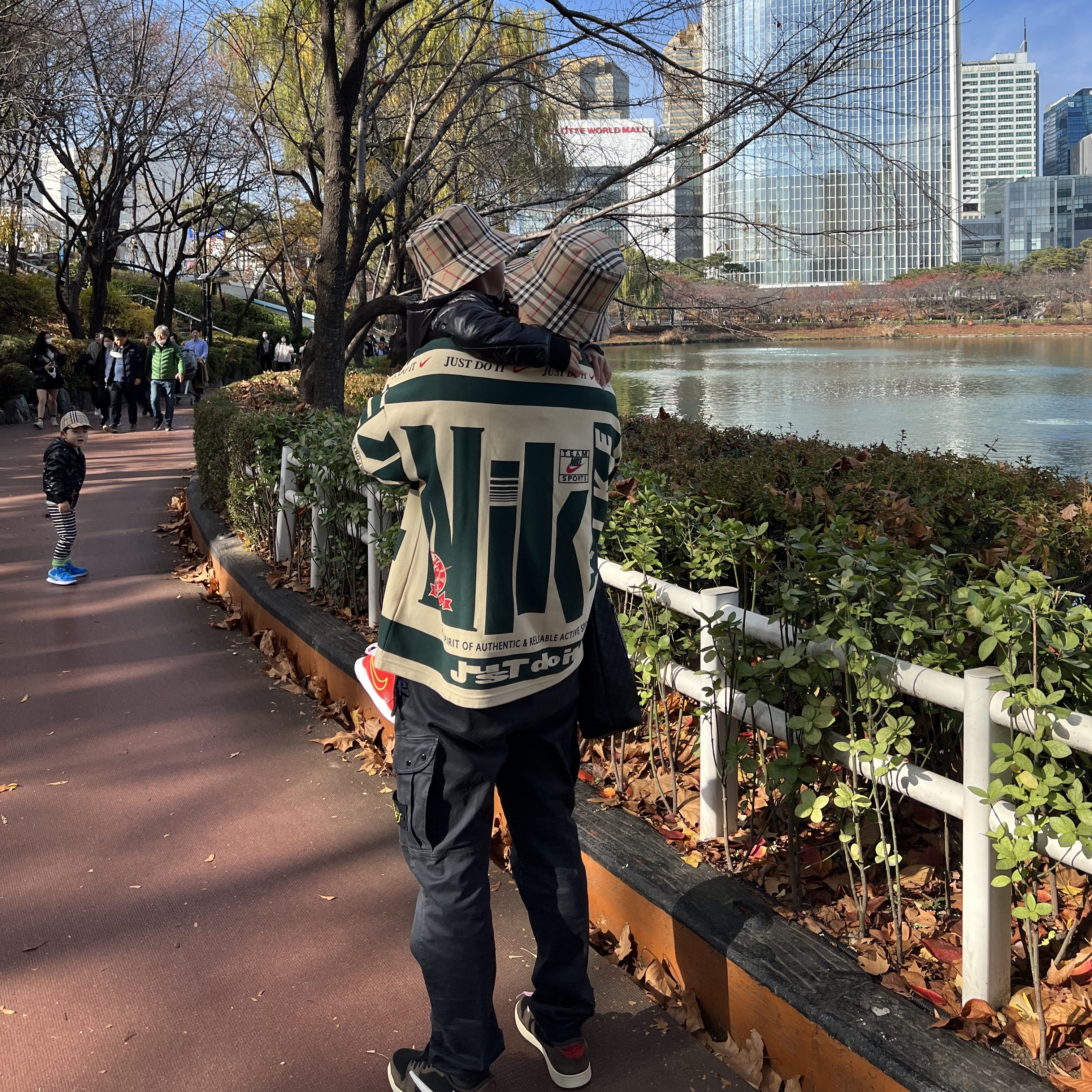 Nike x Cactus Plant Flea Market Long Sleeve Polo Natural - Asia, Jordan 1 x Travis Scott Retro Low OG SP Mocha 착용 스타일 - 3