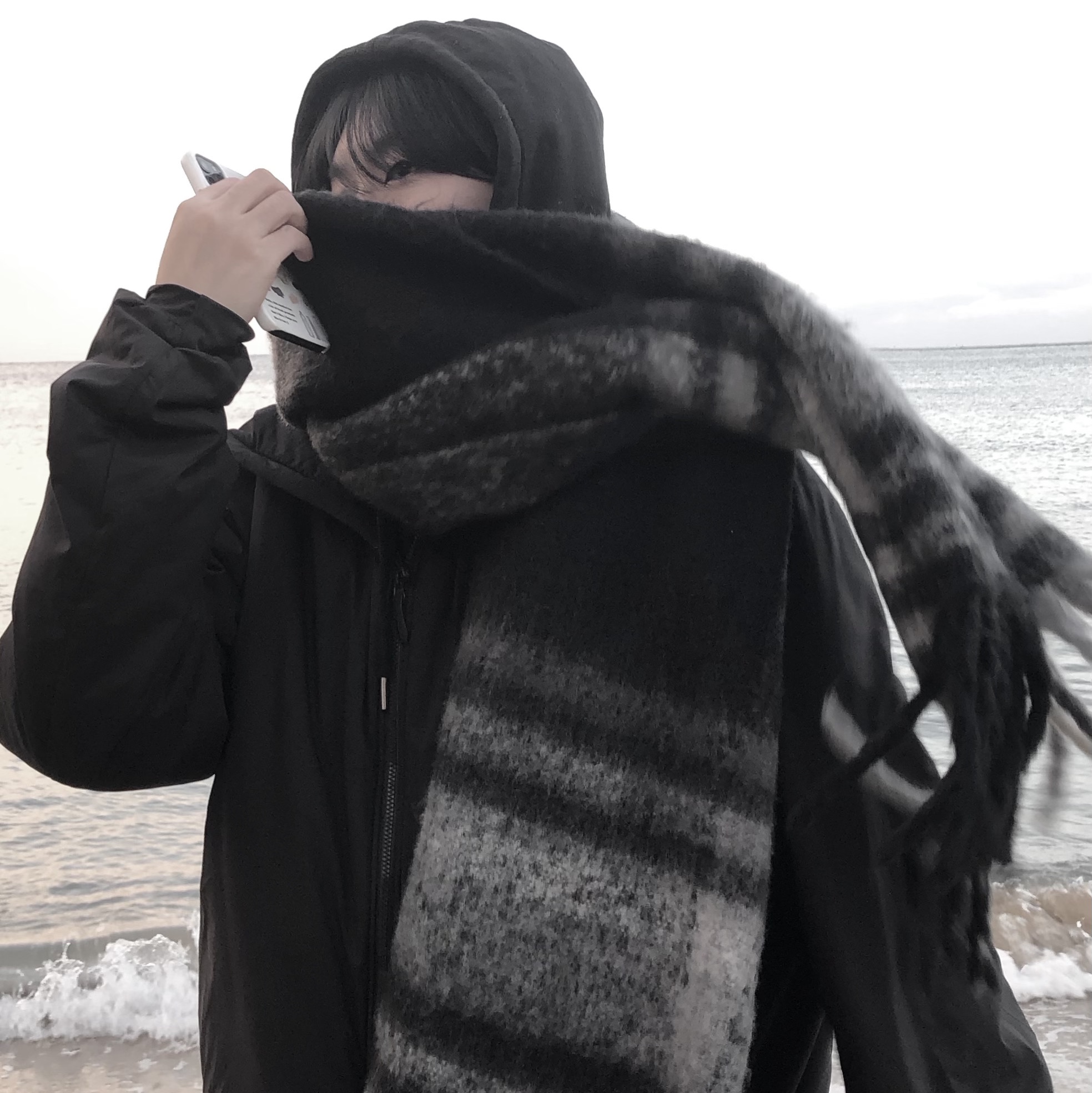 Arc'teryx Atom AR Hoody Black, Nike Air Force 1 '07 Low White 착용 스타일 - 1