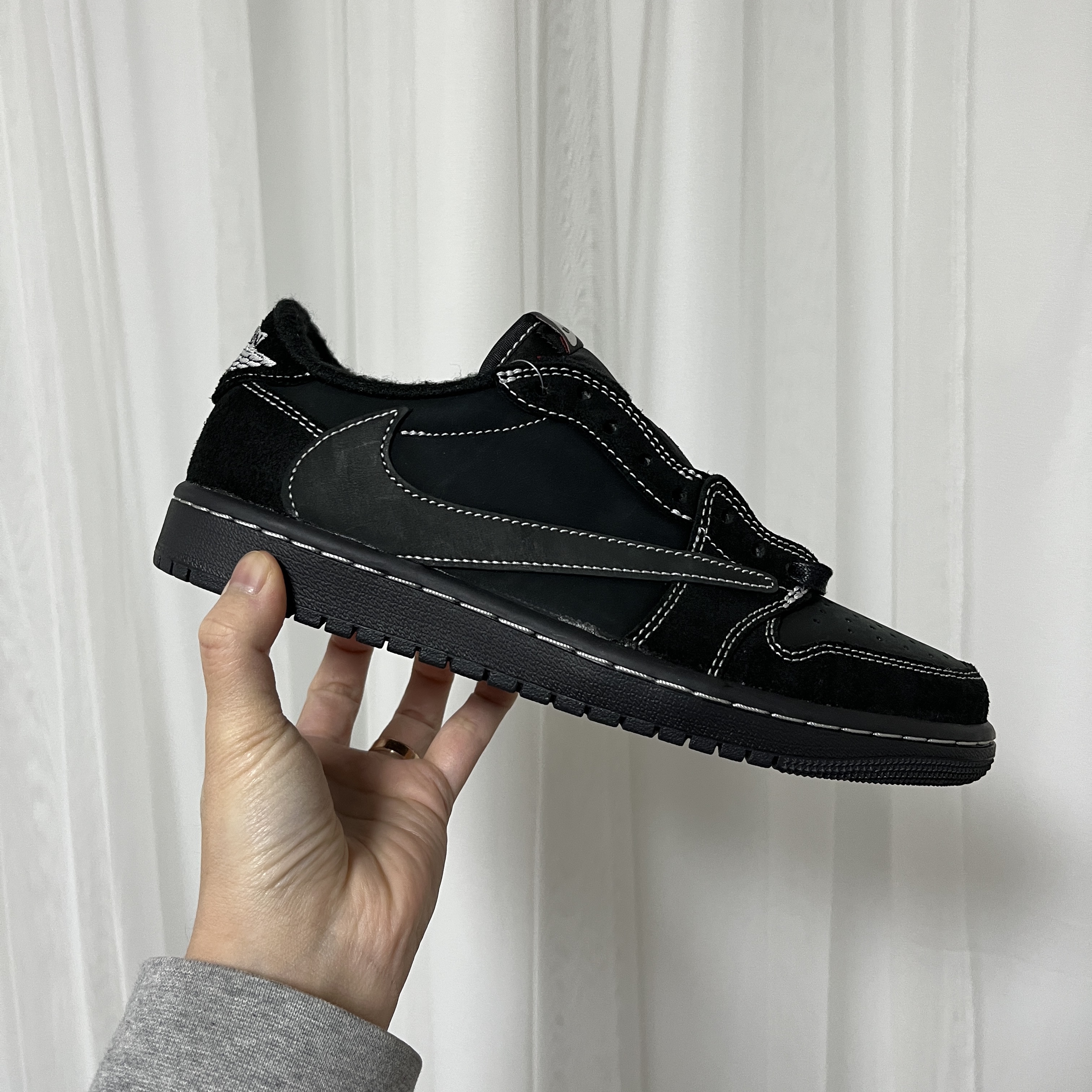 Jordan 1 x Travis Scott Retro Low OG SP Black Phantom 착용 스타일