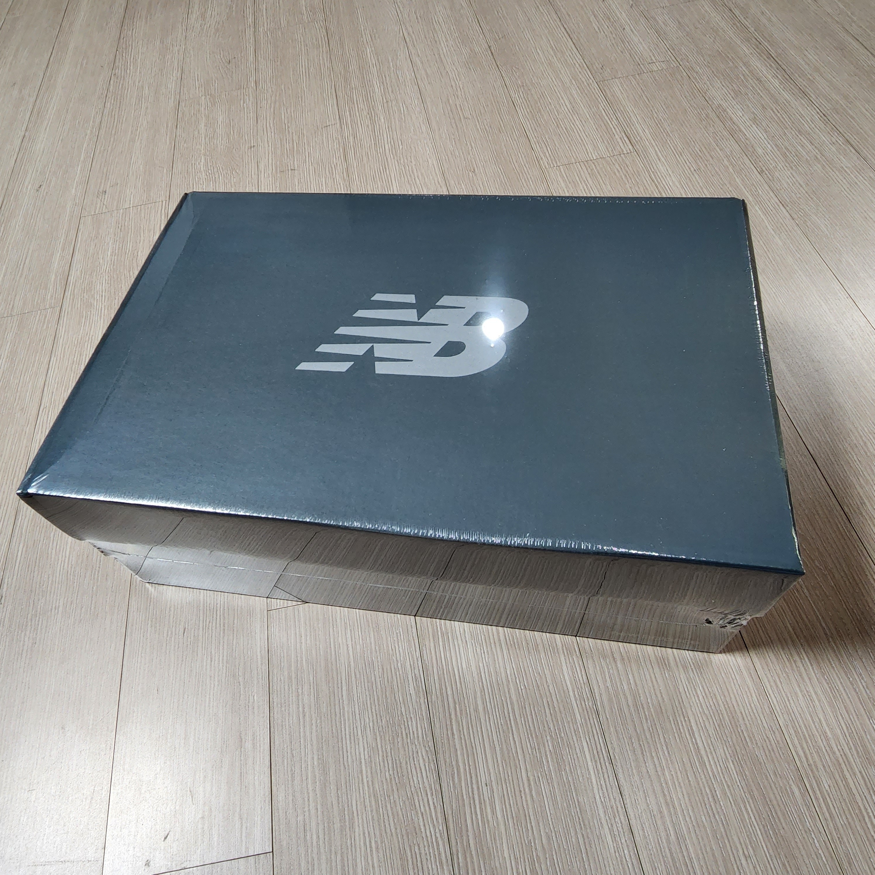 New Balance 2002R Grey 착용 스타일 - 2
