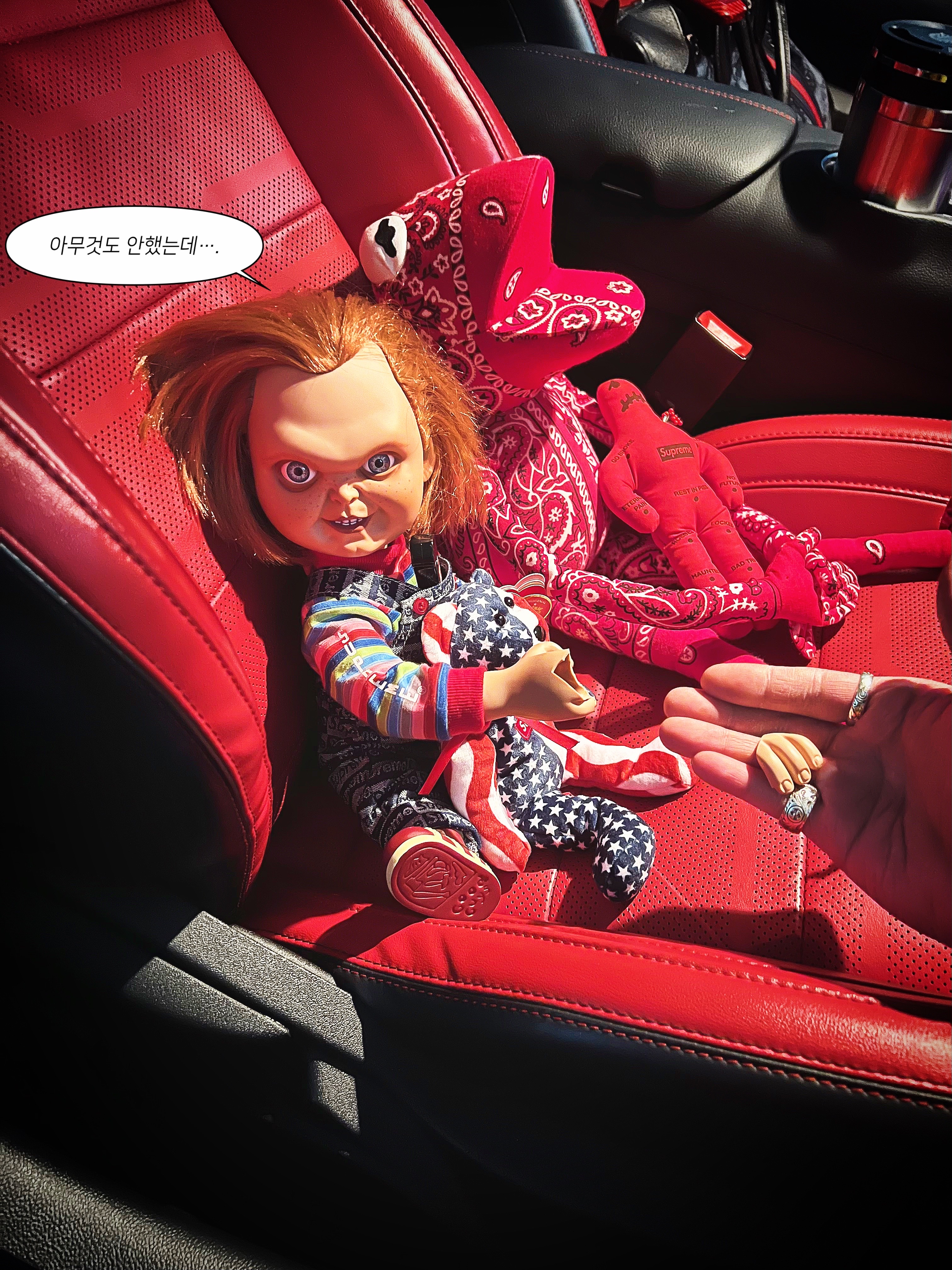 Supreme Chucky Doll - 20FW, Supreme Voodoo Doll Red - 19FW 착용 스타일 - 2