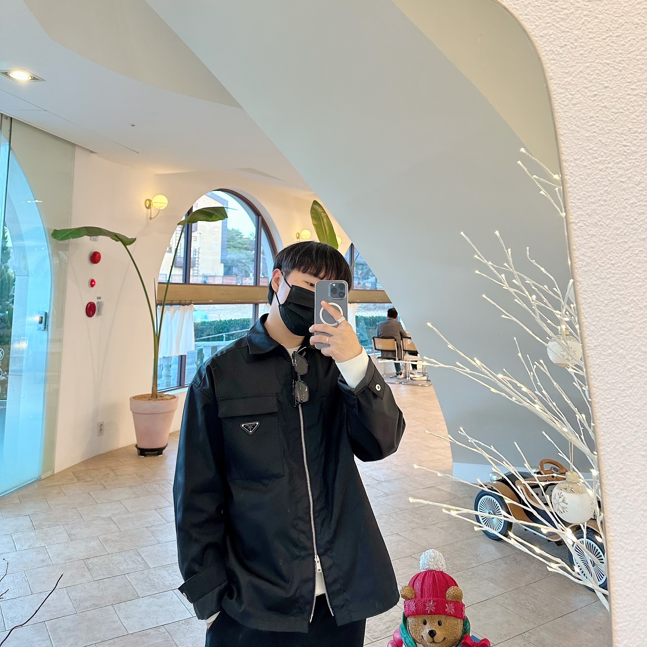 Prada Re-Nylon Shirt Black 착용 스타일