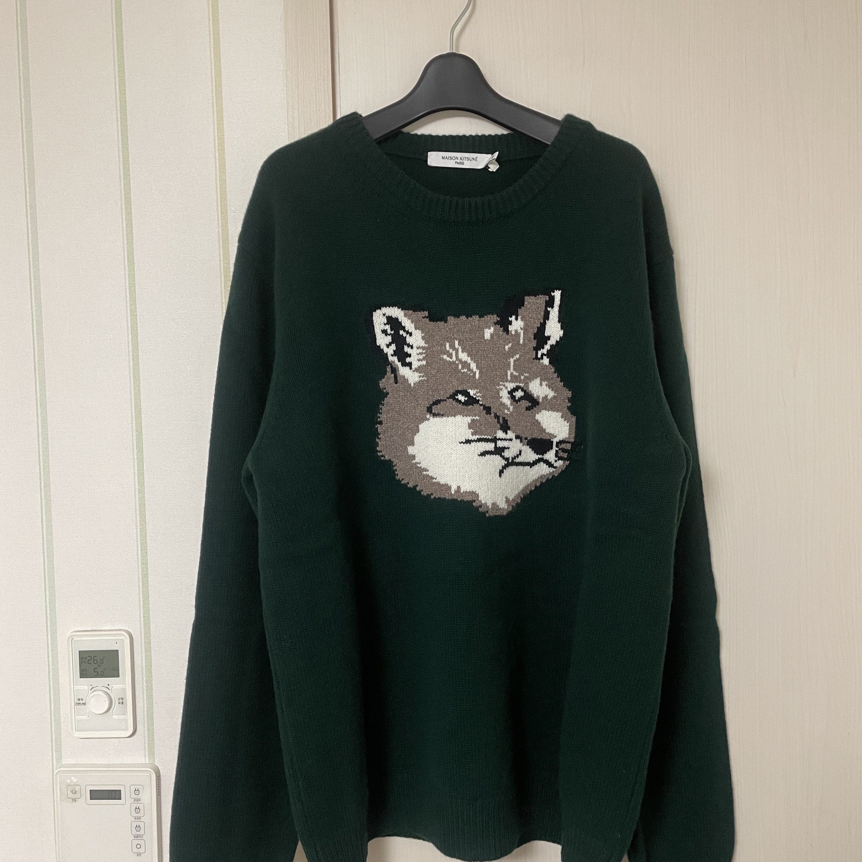 Maison Kitsune Big Fox Head Pullover Knit Dark Green 착용 스타일