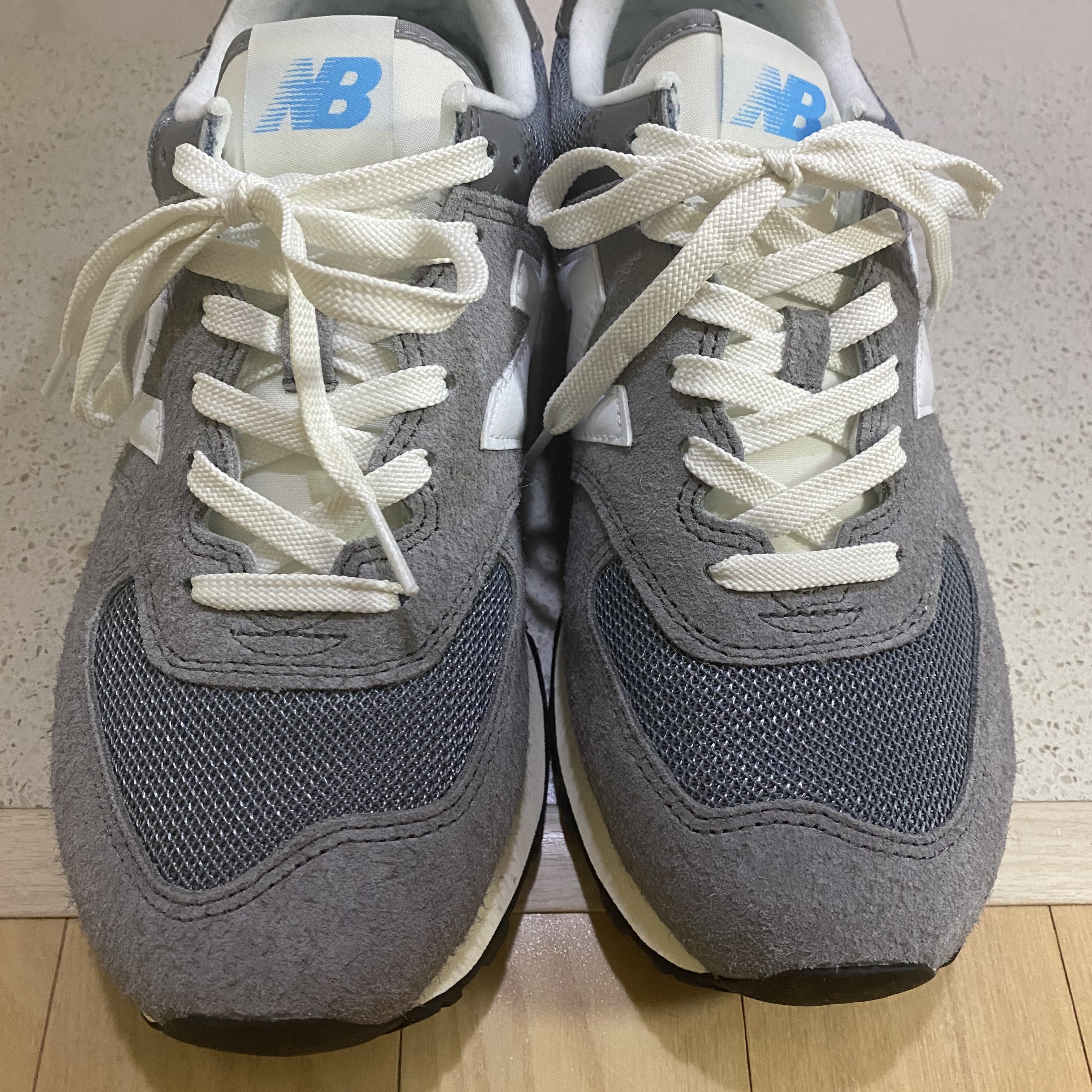 New Balance 574 Heritage Gray 착용 스타일 - 3