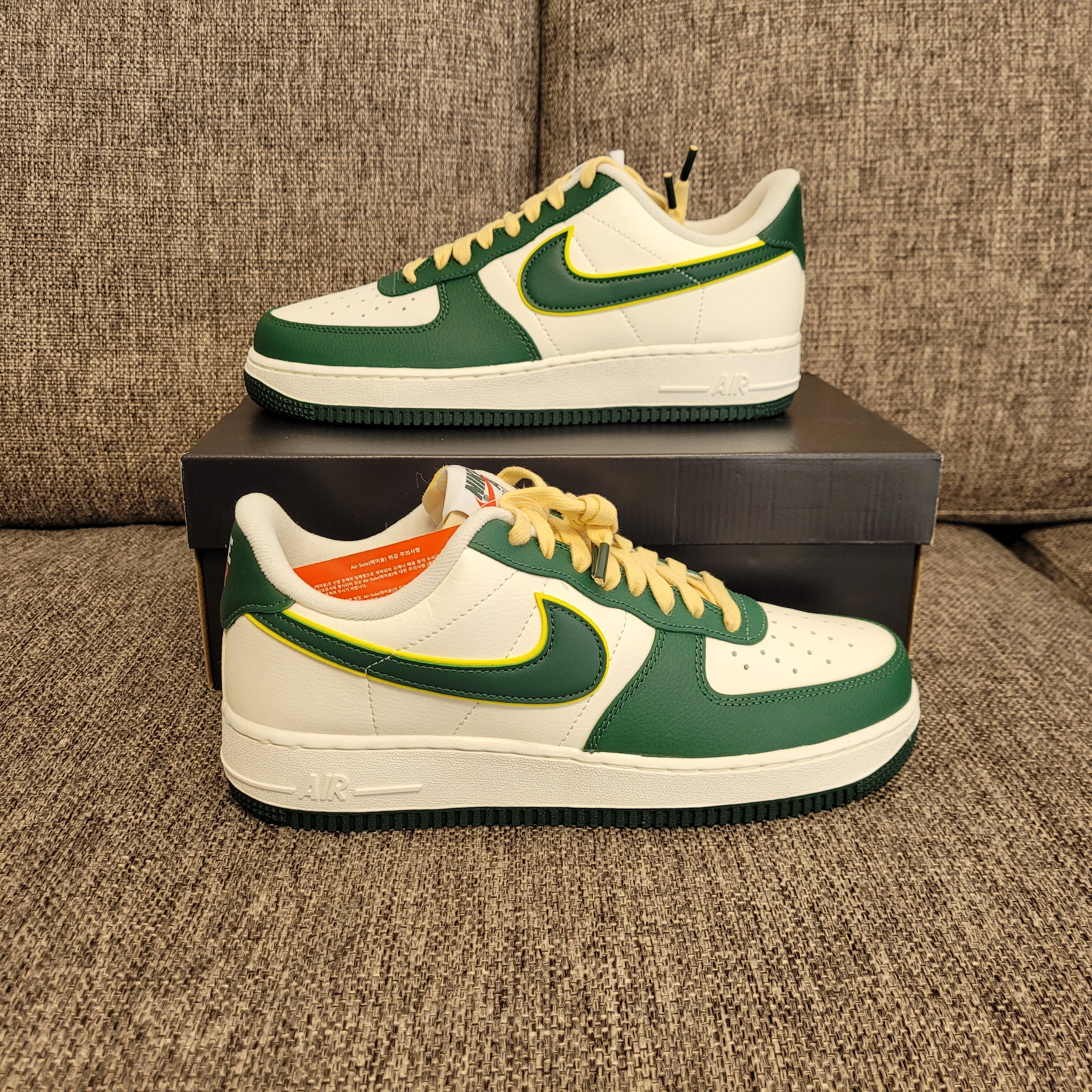 Nike Air Force 1 '07 LV8 Sail Noble Green 착용 스타일 - 3