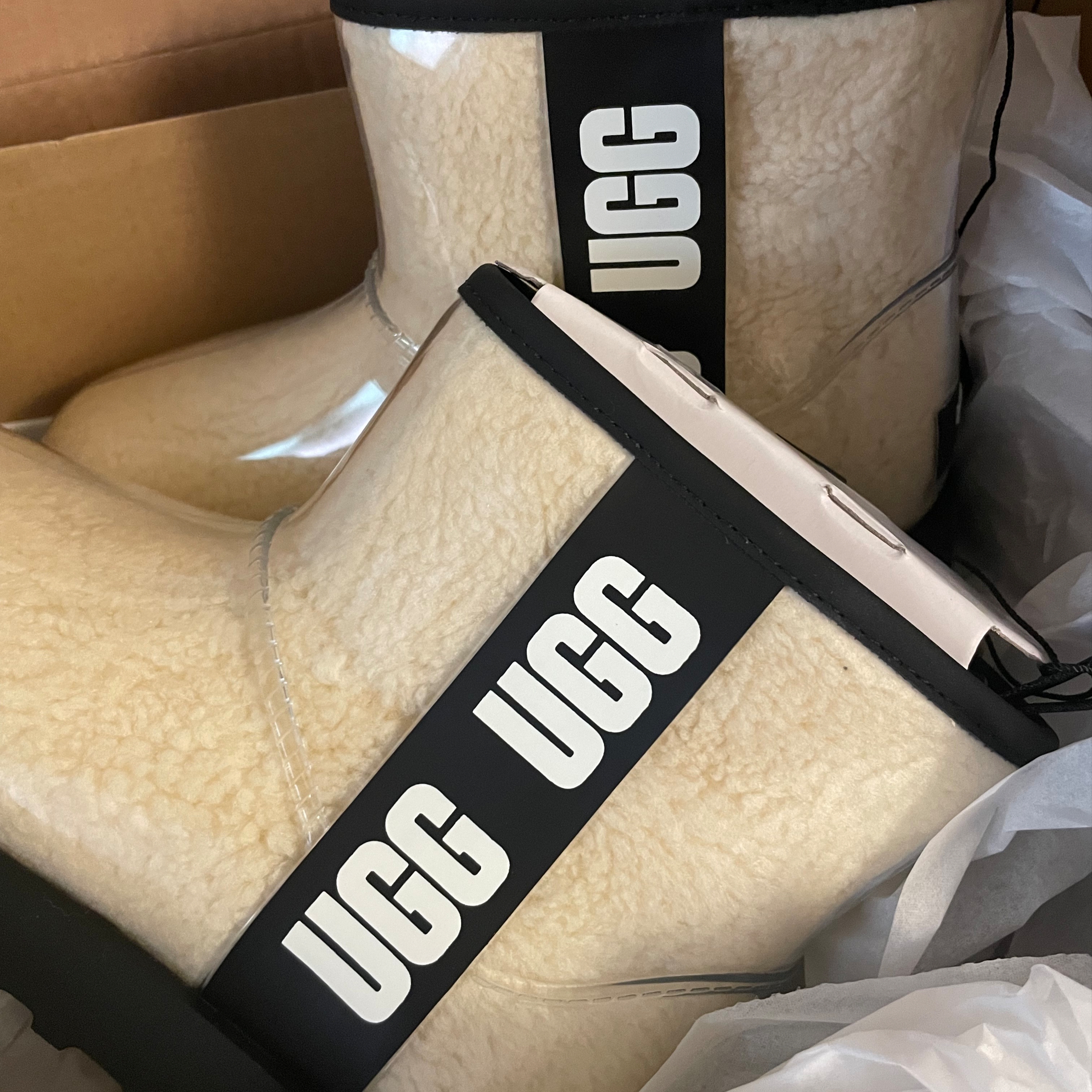(W) UGG Classic Clear Mini Boots Natural Black 착용 스타일