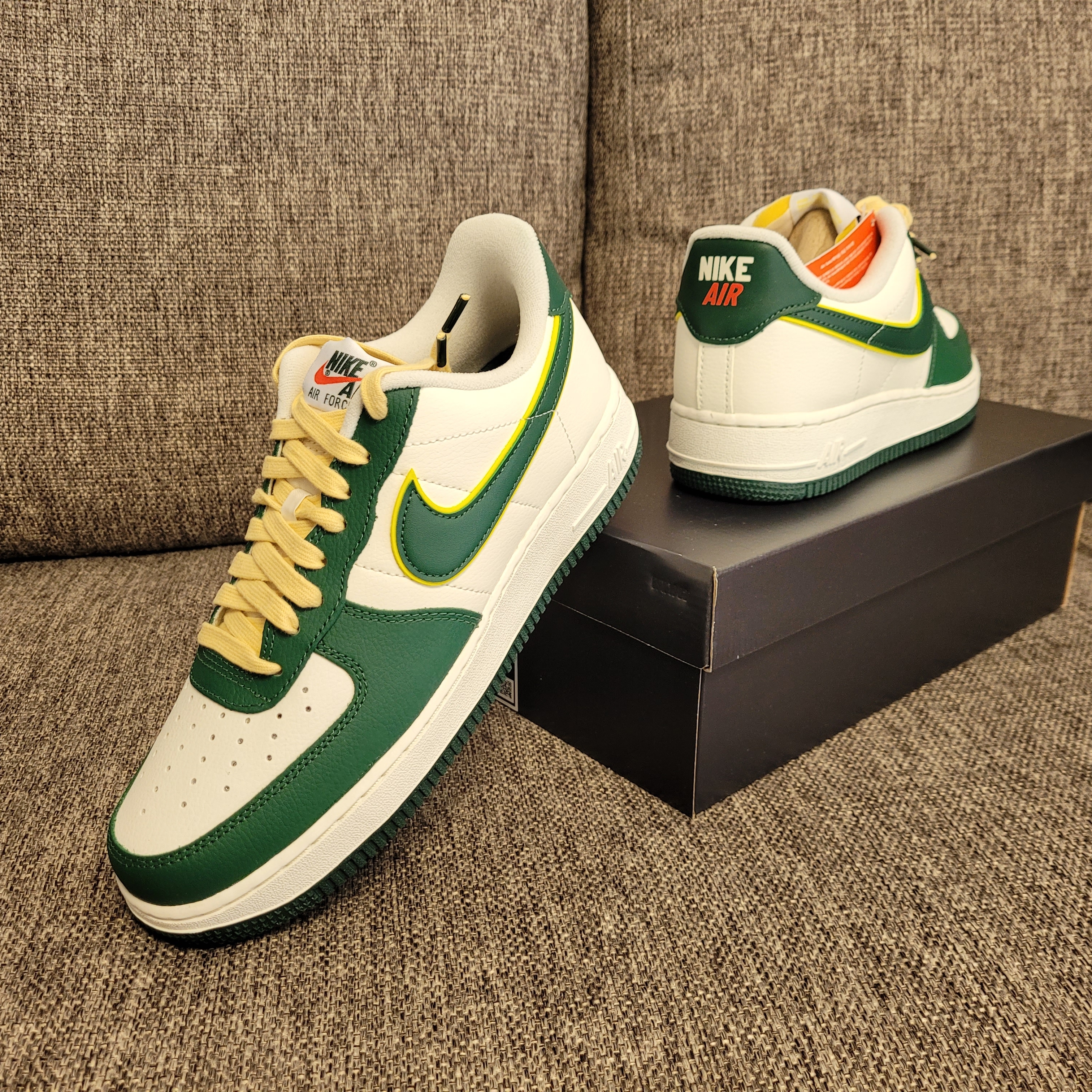 Nike Air Force 1 '07 LV8 Sail Noble Green 착용 스타일 - 4