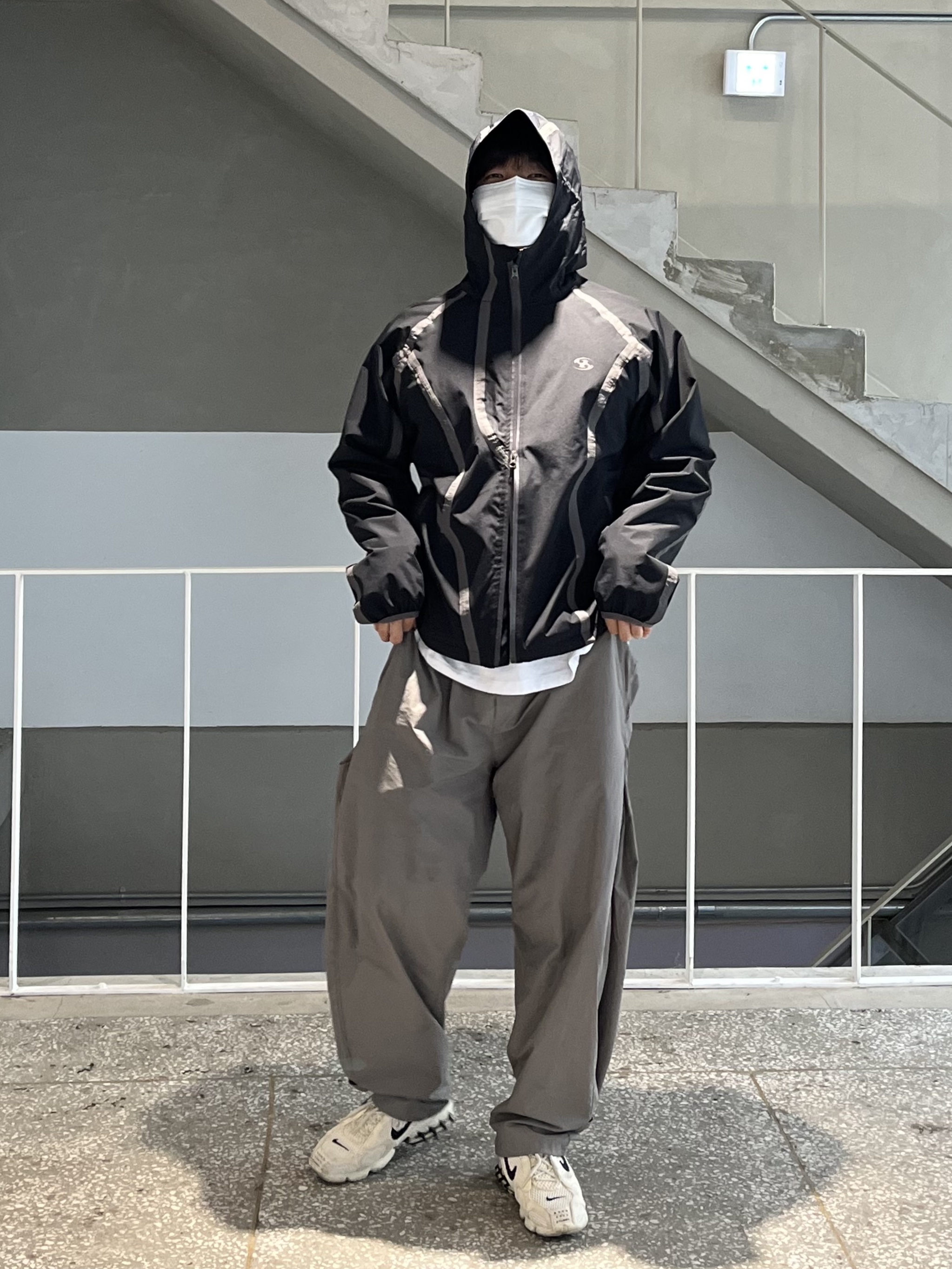 Nike x Stussy Air Zoom Spiridon Cage 2 Fossil, Sansan Gear Windblock Jacket Black - 22SS 착용 스타일