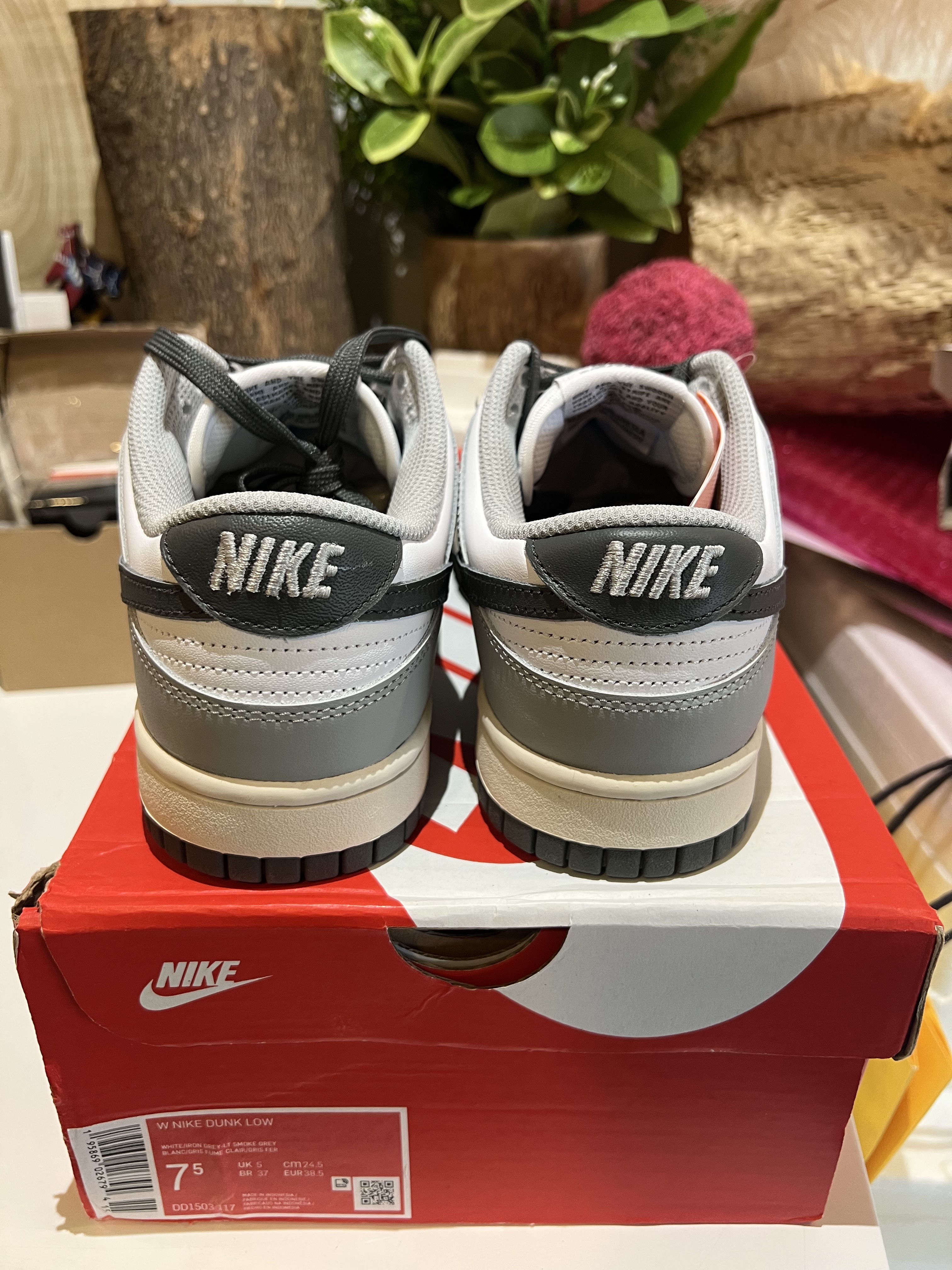 (W) Nike Dunk Low Light Smoke Grey 착용 스타일 - 3