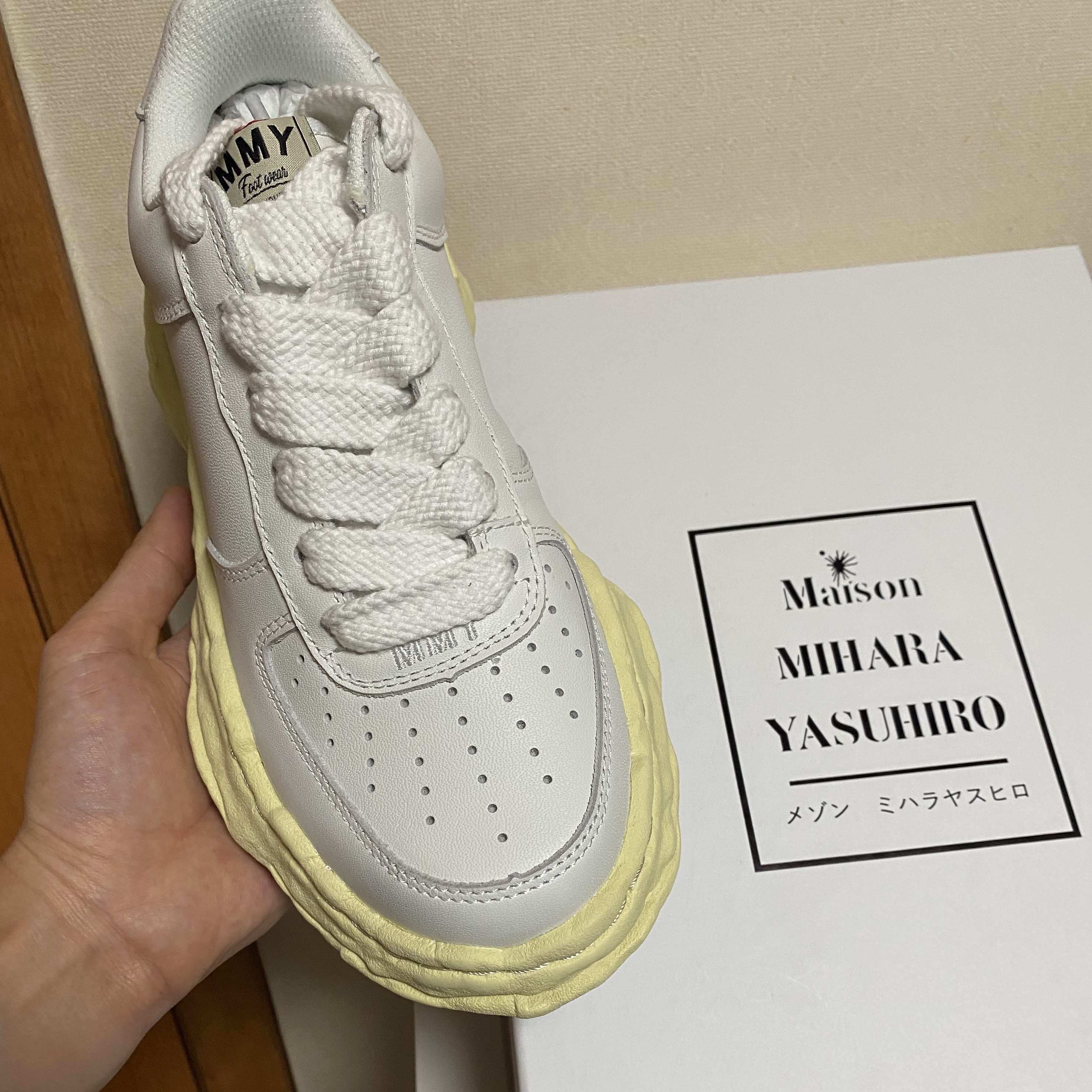 Maison Mihara Yasuhiro Wayne VL OG Sole Leather Low-top Sneakers White 착용 스타일 - 2