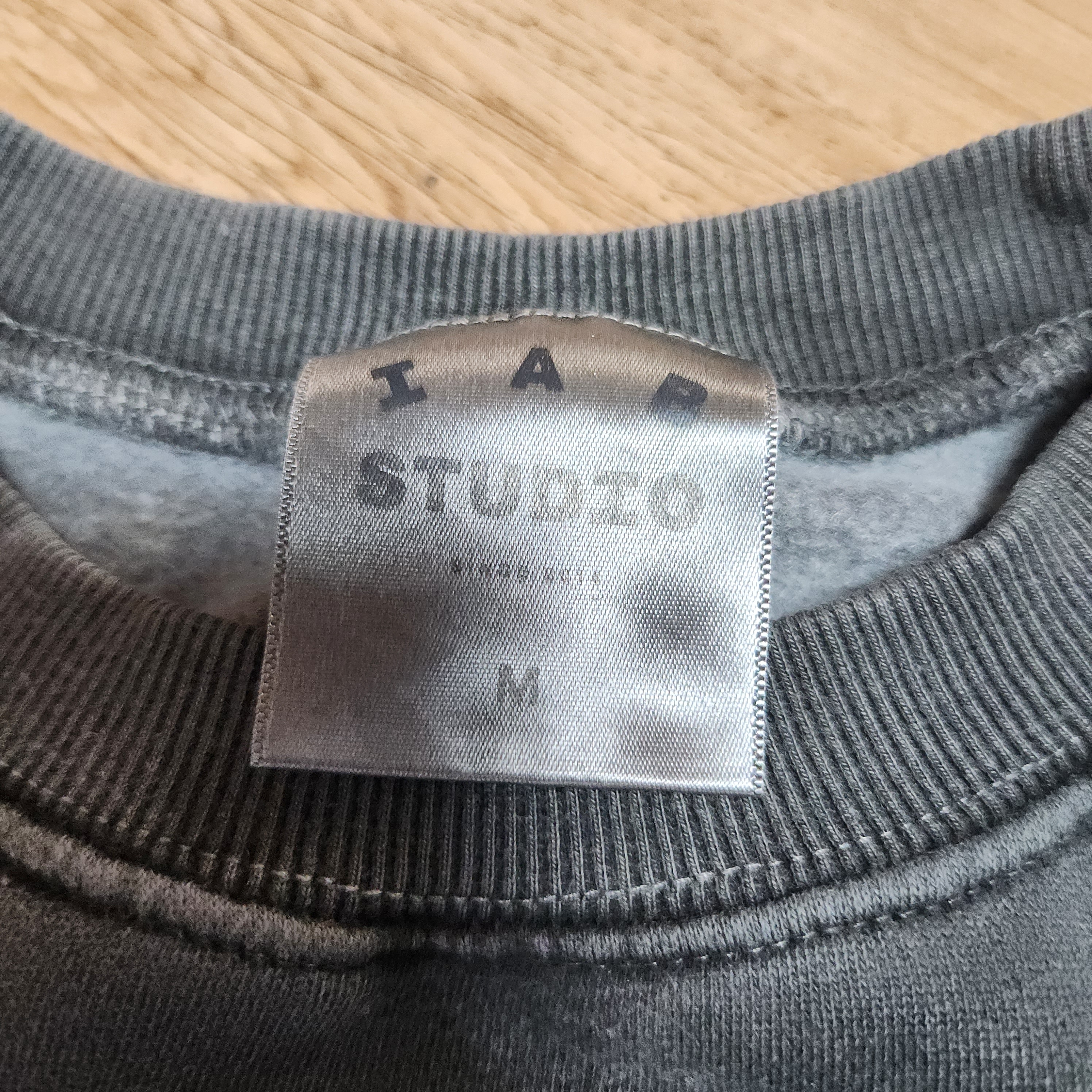 IAB Studio Pigment Sweatshirt & Mini Bag Black 착용 스타일 - 5