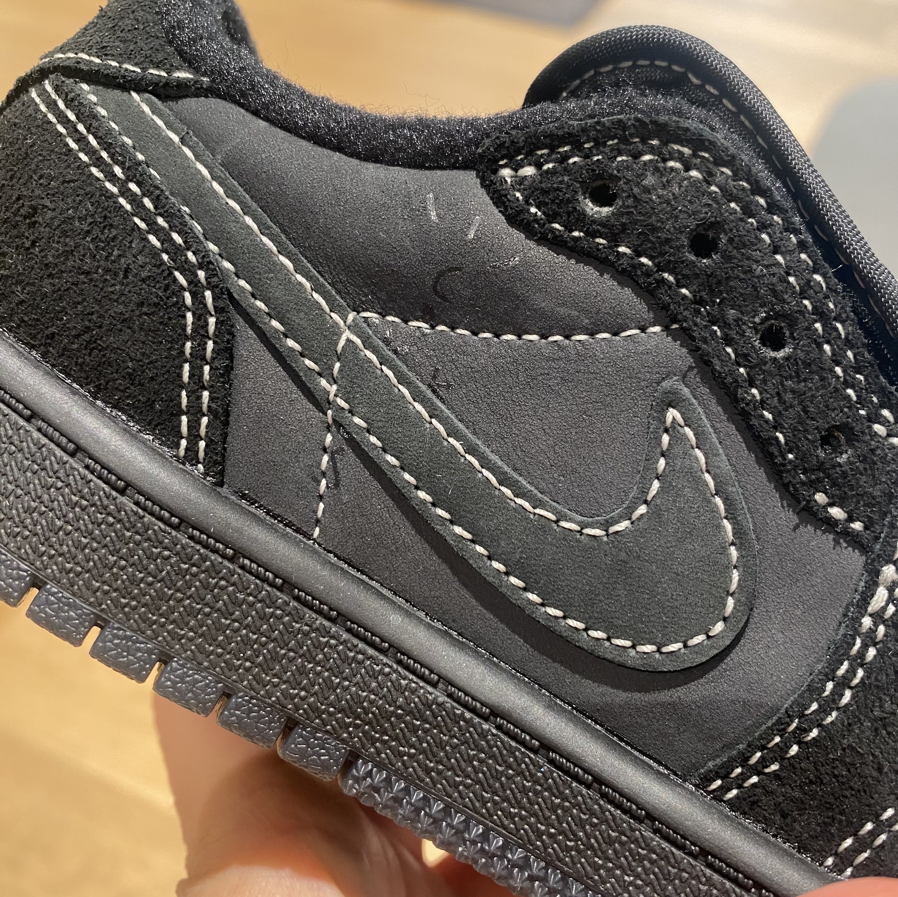 (PS) Jordan 1 x Travis Scott Retro Low OG SP Black Phantom 착용 스타일 - 3