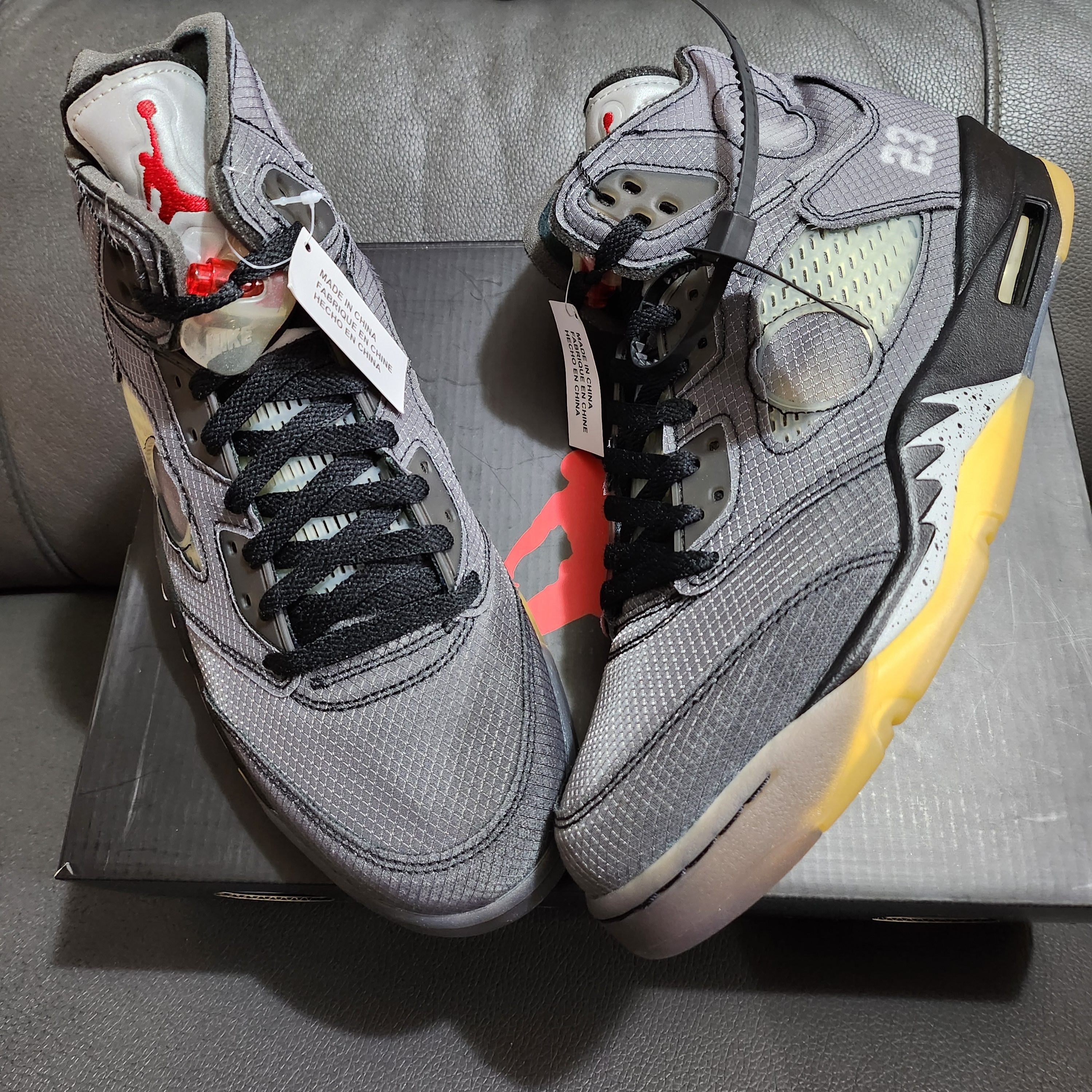 Jordan 5 x Off-White Retro SP Black Muslin 착용 스타일 - 3