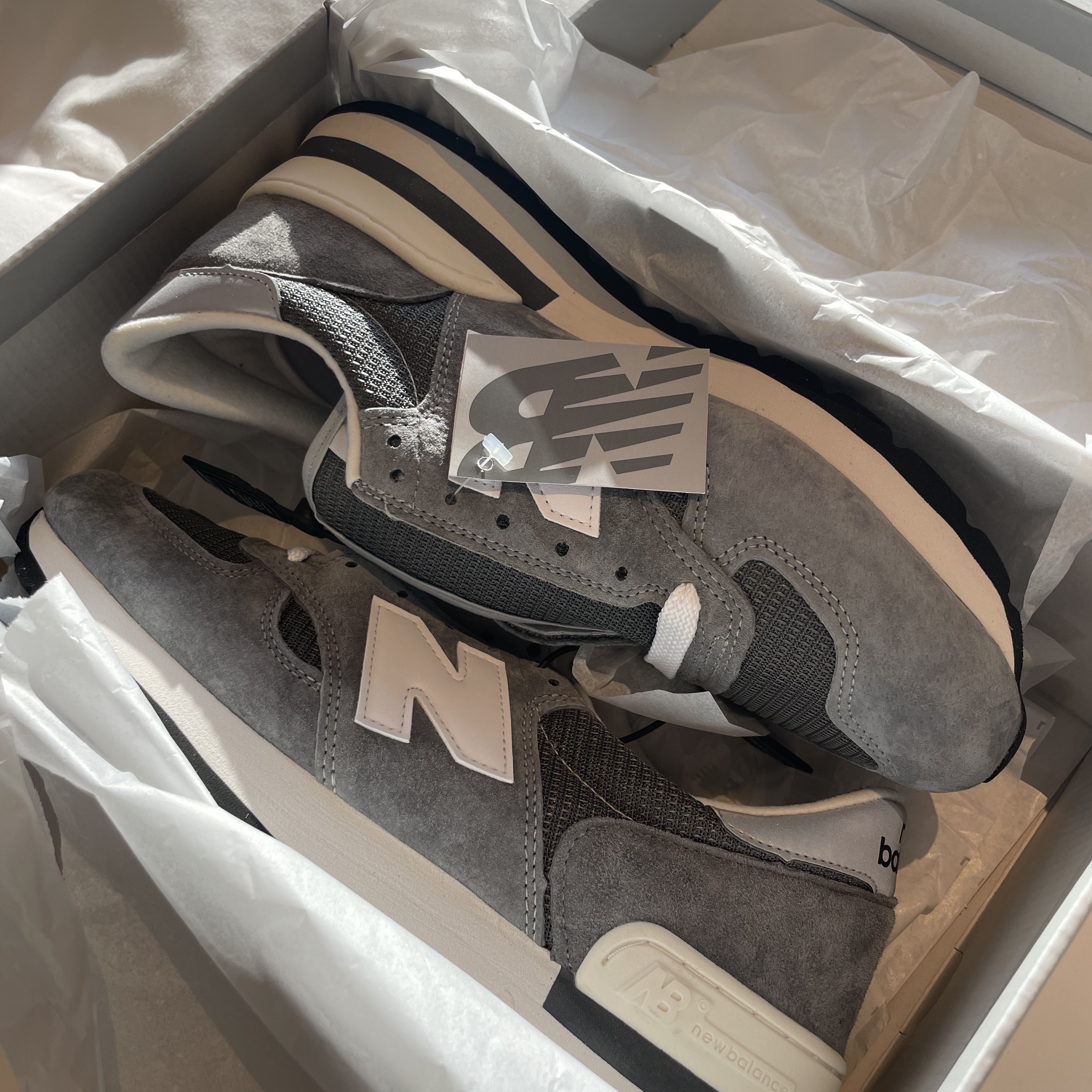 New Balance 990v1 Made in USA Grey White 착용 스타일