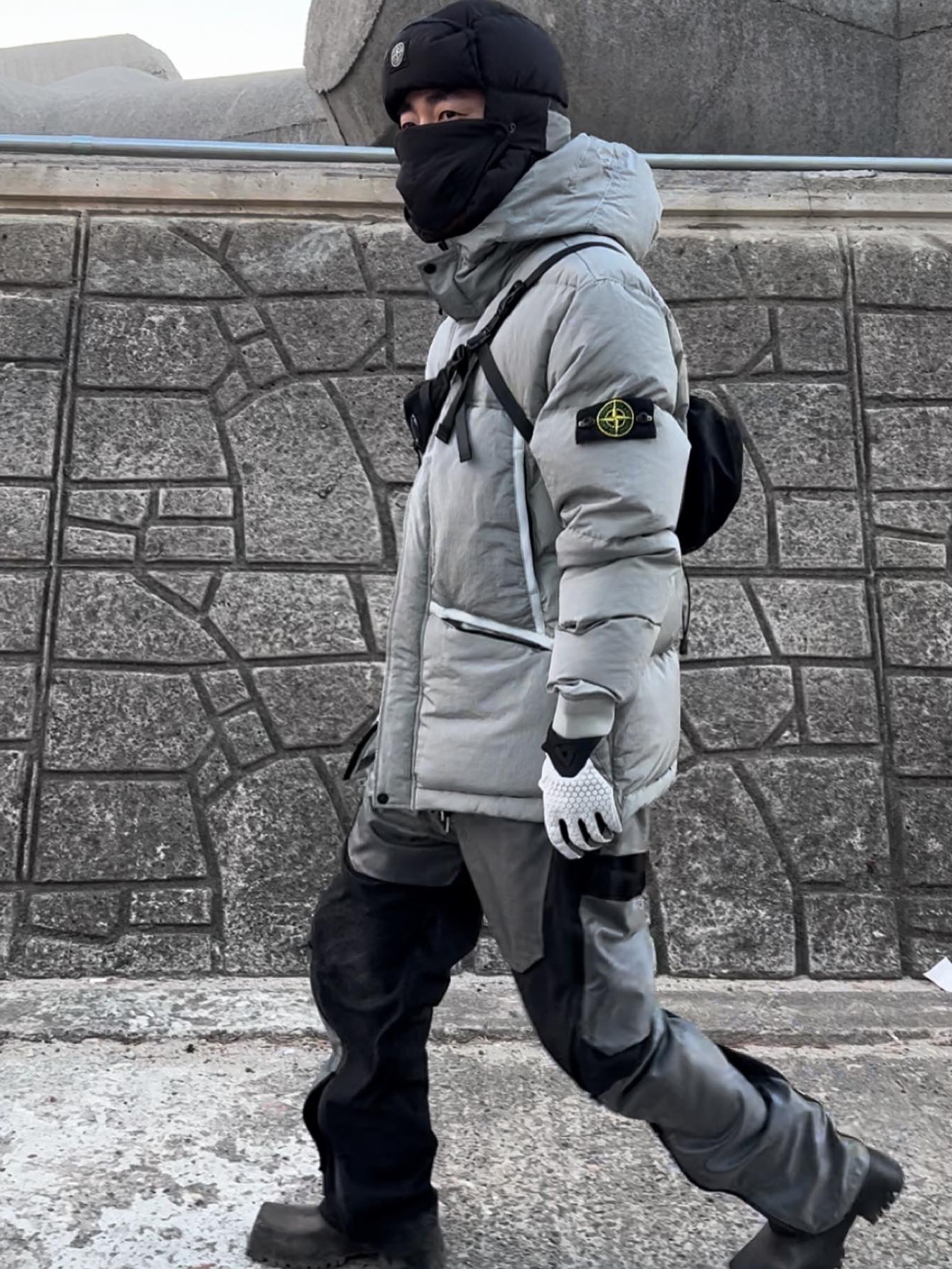 Stone Island 44508 Nylon Metal Down-TC Jacket Light Grey - 21FW, Balenciaga Trooper Rubber Boot Black 착용 스타일 - 1