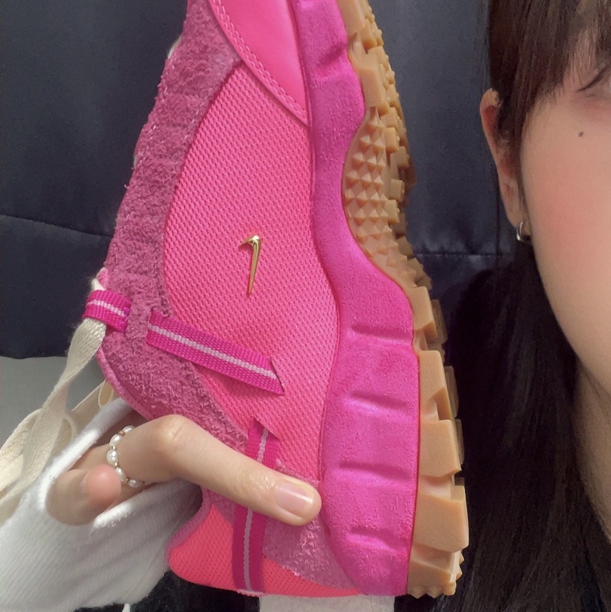 Nike x Jacquemus Air Humara LX Pink Flash 착용 스타일 - 1