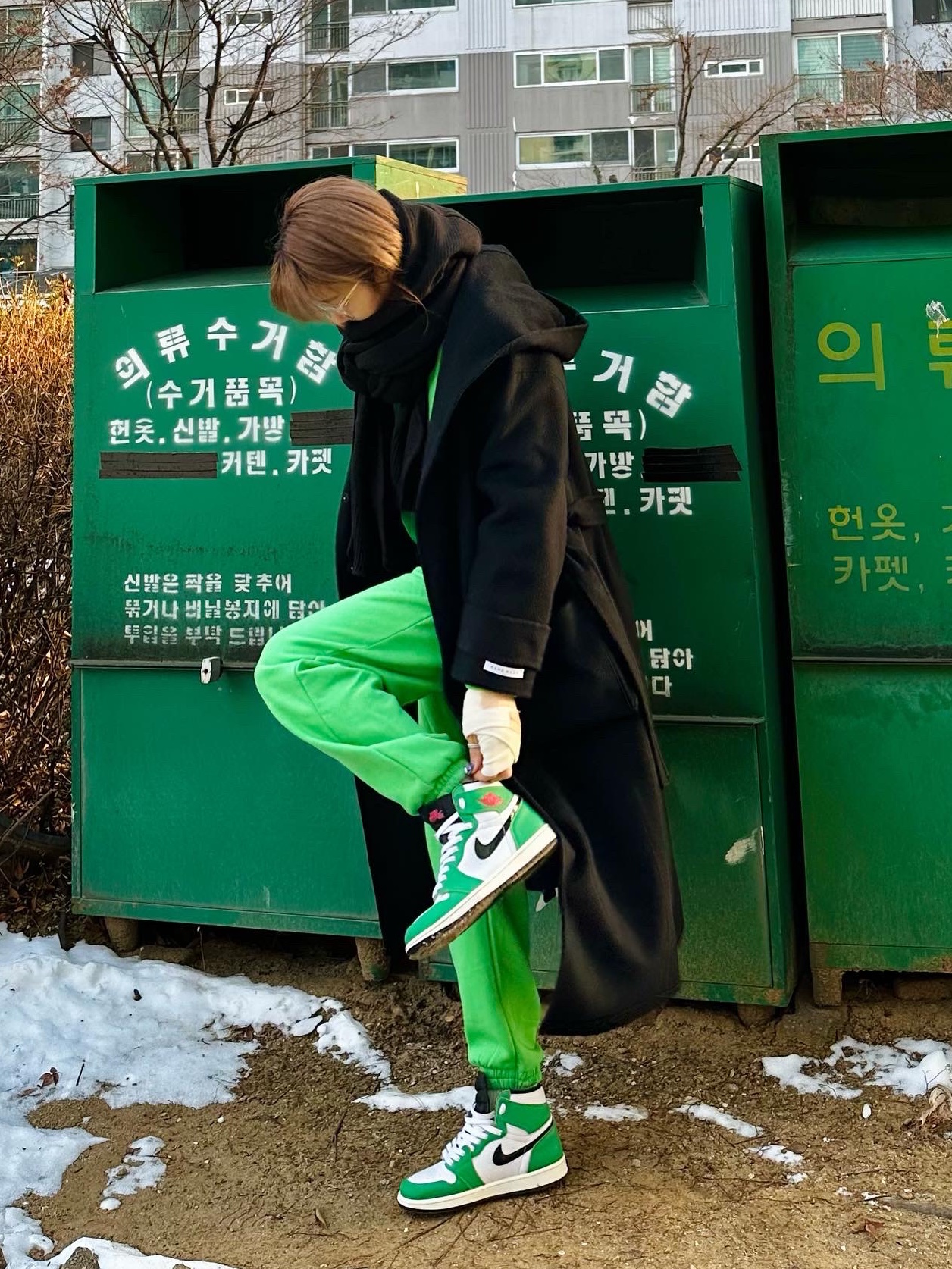 (W) Jordan 1 Retro High OG Lucky Green 착용 스타일 - 2