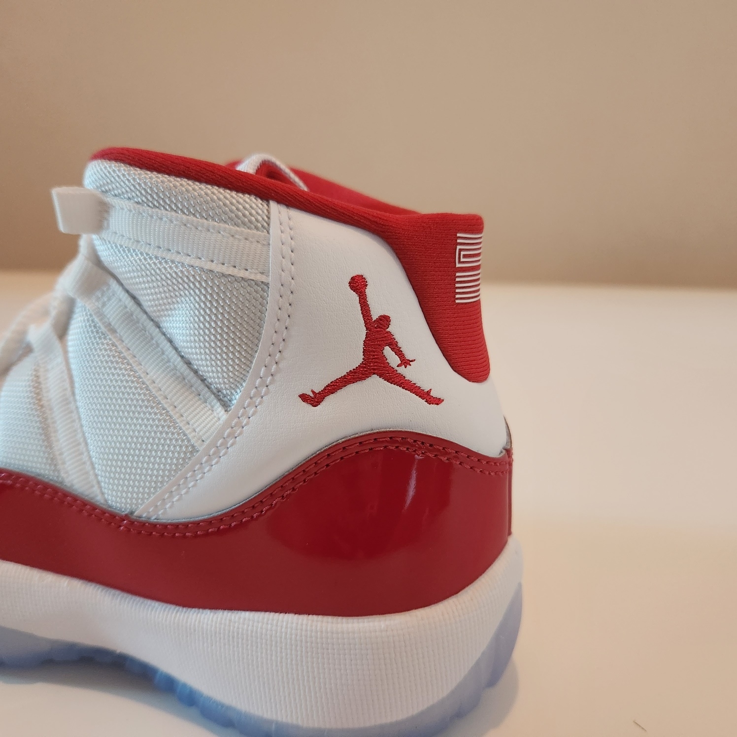 Jordan 11 Retro Varsity Red 착용 스타일 - 4