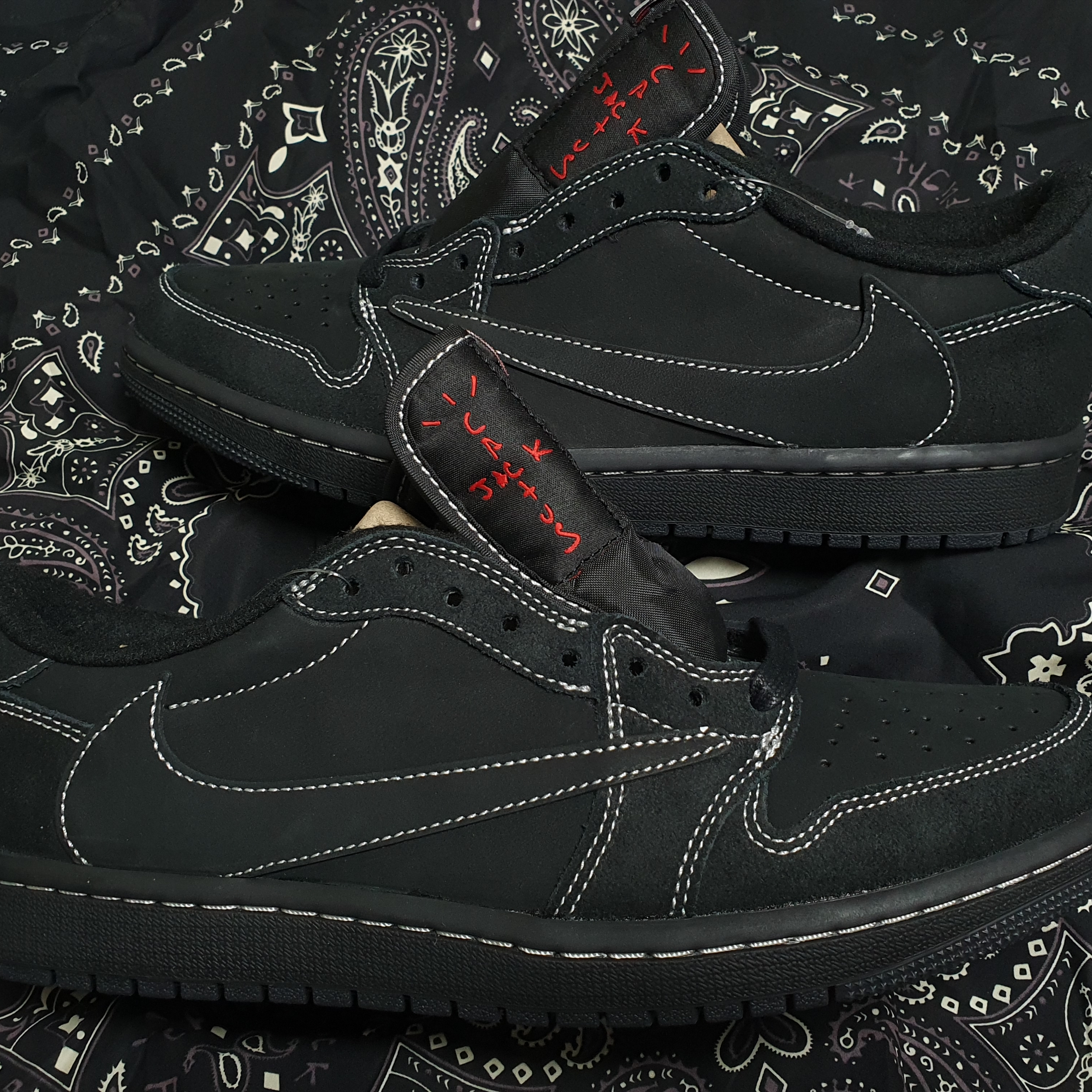 Jordan 1 x Travis Scott Retro Low OG SP Black Phantom 착용 스타일