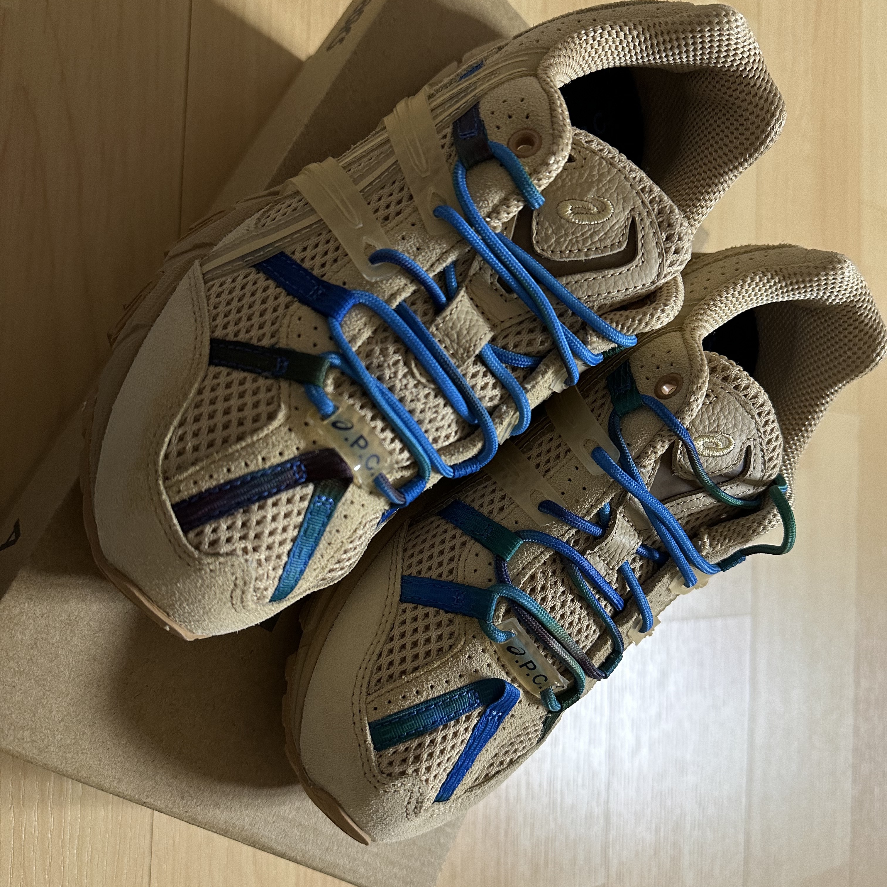 Asics x A.P.C. Gel-Sonoma 15-50 Beige 착용 스타일 - 1