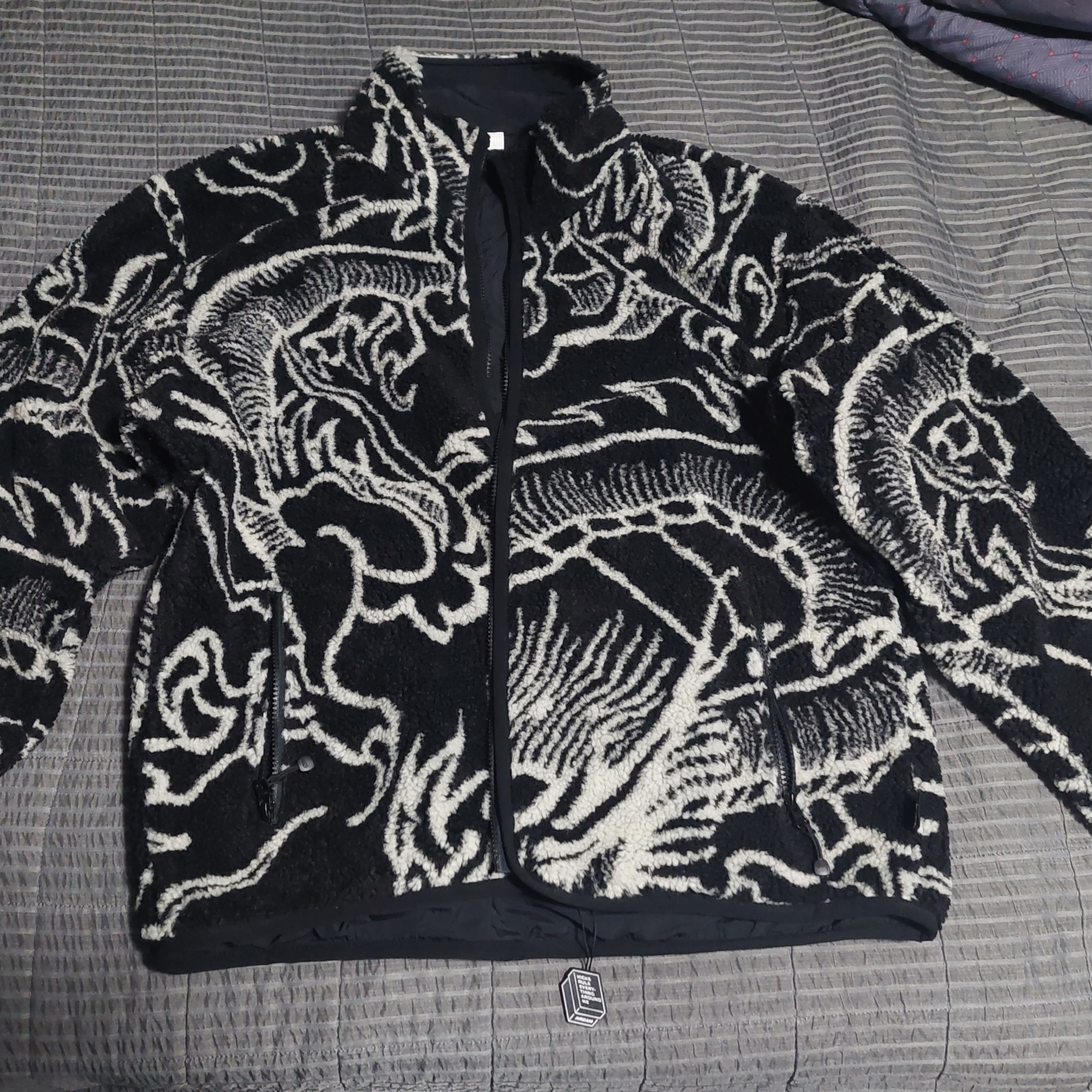 Stussy Dragon Sherpa Jacket Black 착용 스타일