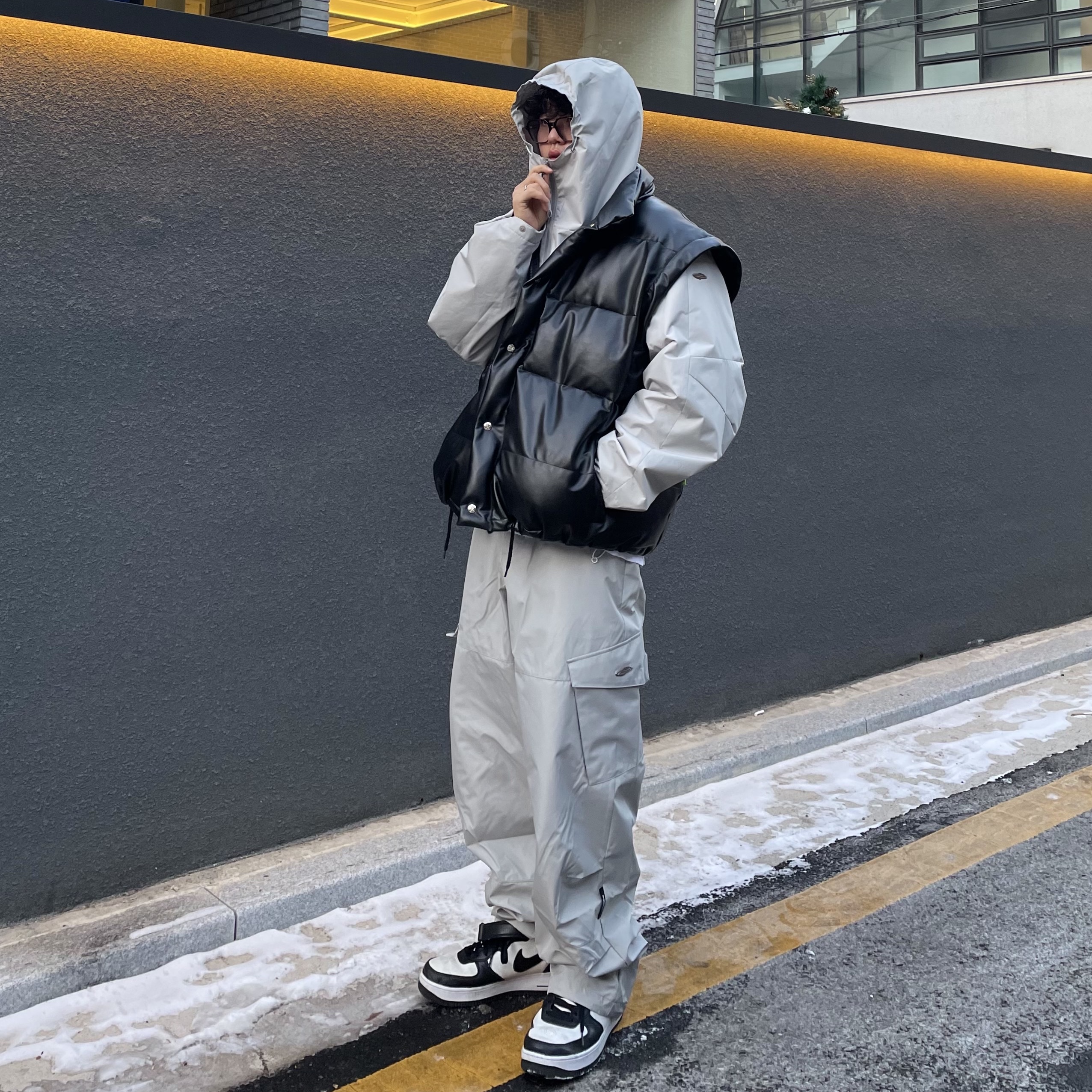 Nike x Stussy Air Force 1 '07 Mid SP Black and Light Bone 착용 스타일 - 1