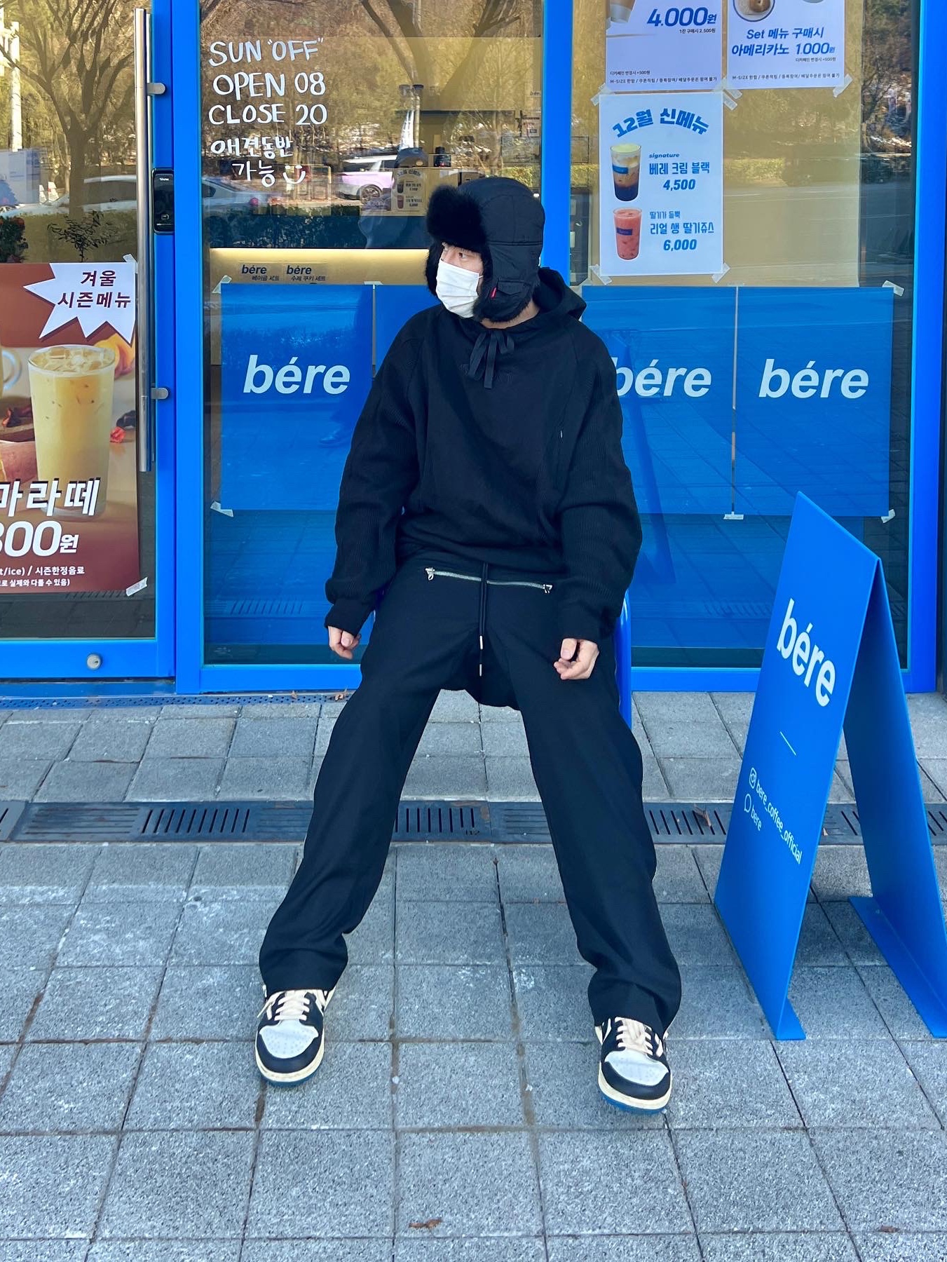 Jordan 1 x Travis Scott x Fragment Retro Low OG SP Military Blue, Supreme Script Logos Trooper Black - 20FW 착용 스타일 - 1