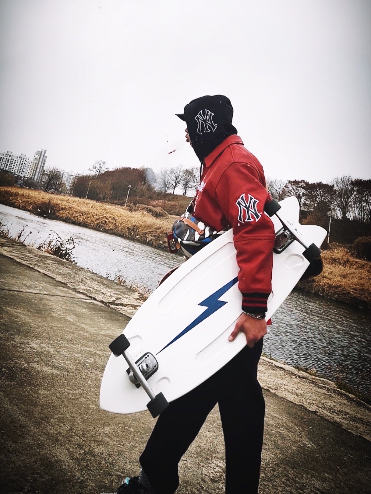 Supreme x MLB Kanji Teams Lightweight Balaclava Yankees Red - 22FW, Supreme x MLB Kanji Teams Lightweight Balaclava White Sox Black - 22FW 착용 스타일 - 3