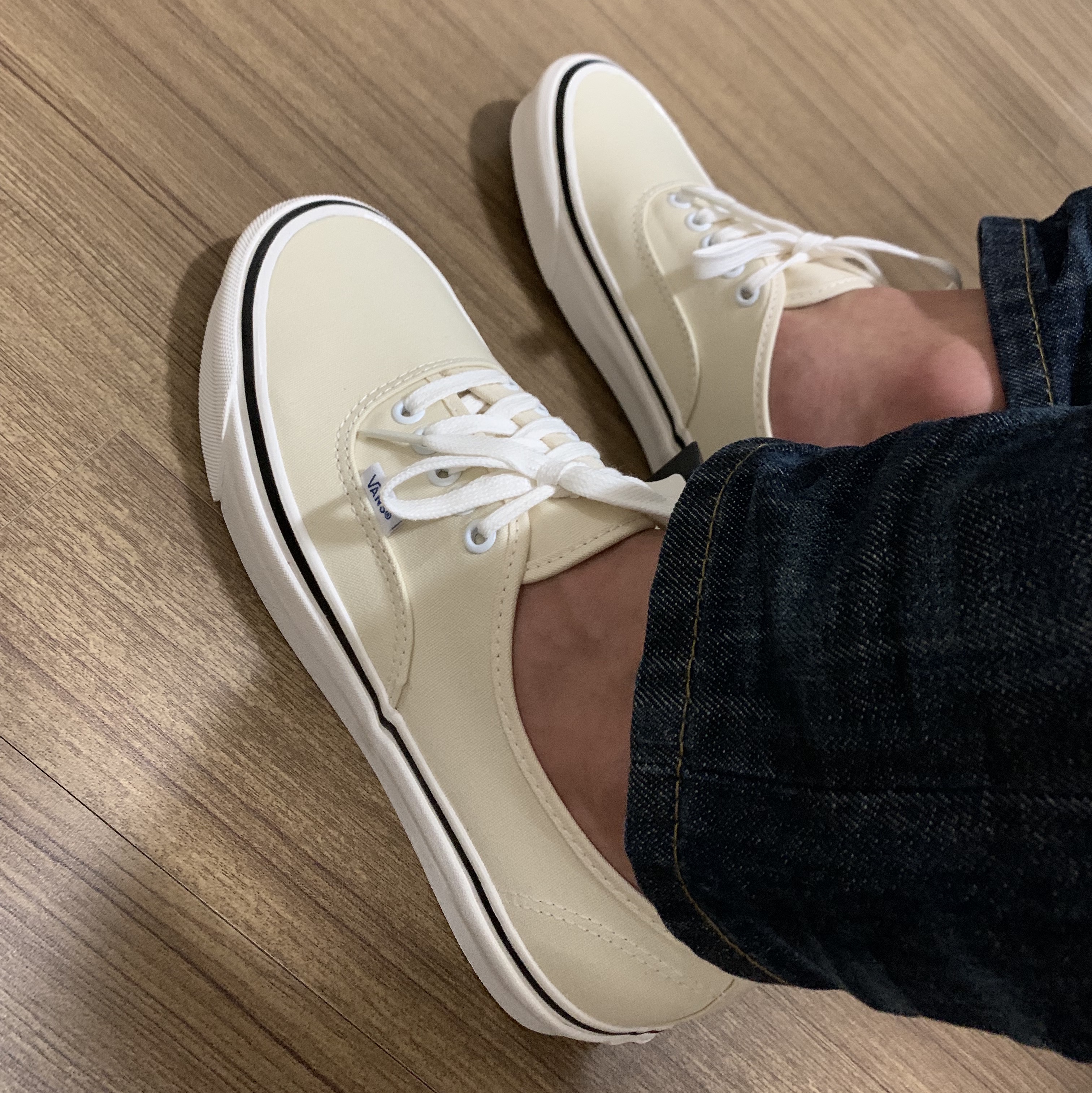 Vans Authentic 44 DX Anaheim Factory Classic White 착용 스타일