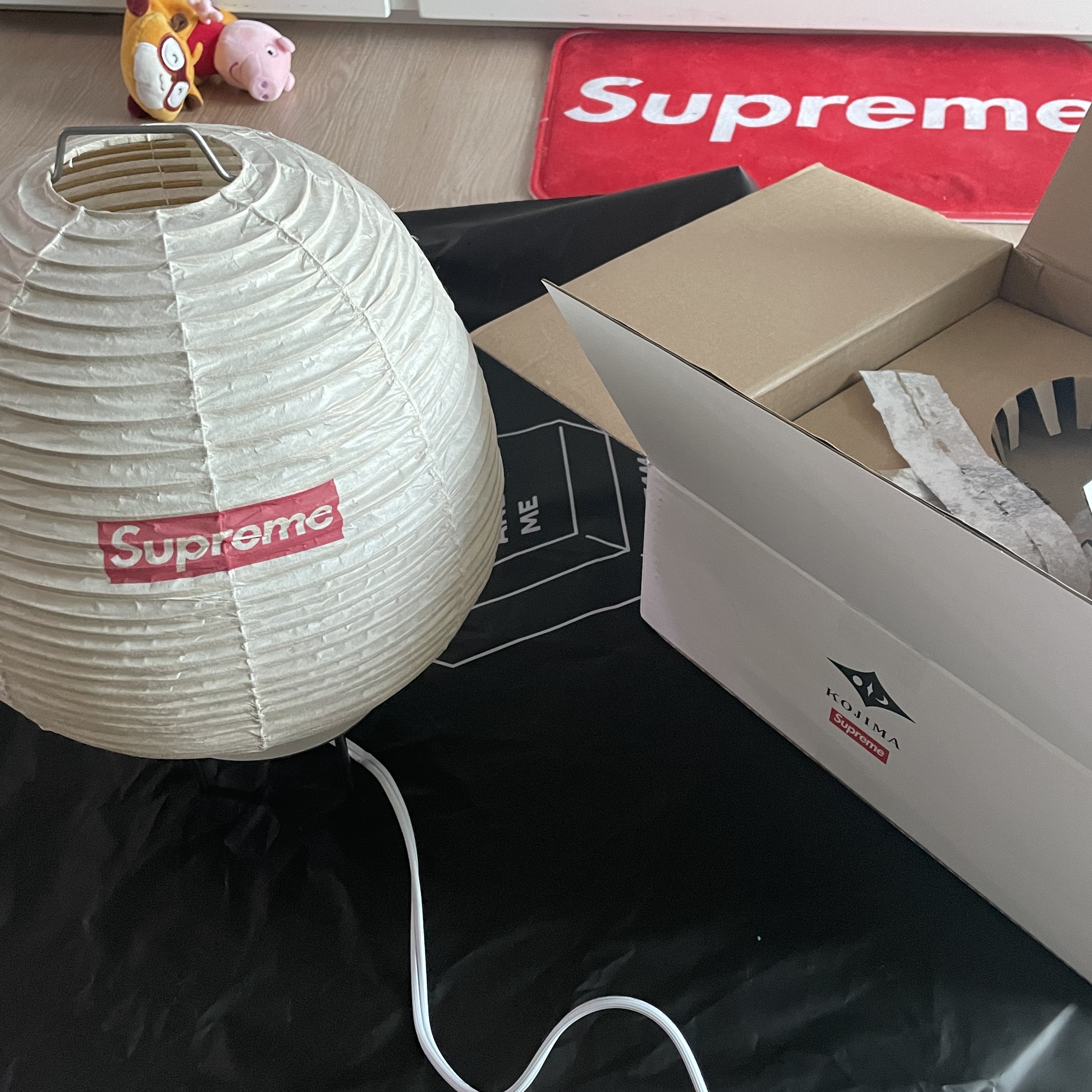 Supreme x Kojima Shoten Lamp Natural 착용 스타일 - 1