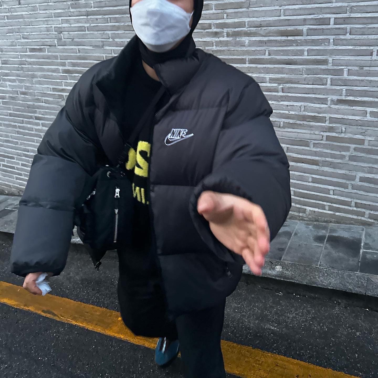 Supreme x Nike Reversible Puffy Jacket Black - 21SS, Salomon x The Broken Arm X-Desalpes GTX for TBA Blue 착용 스타일 - 2