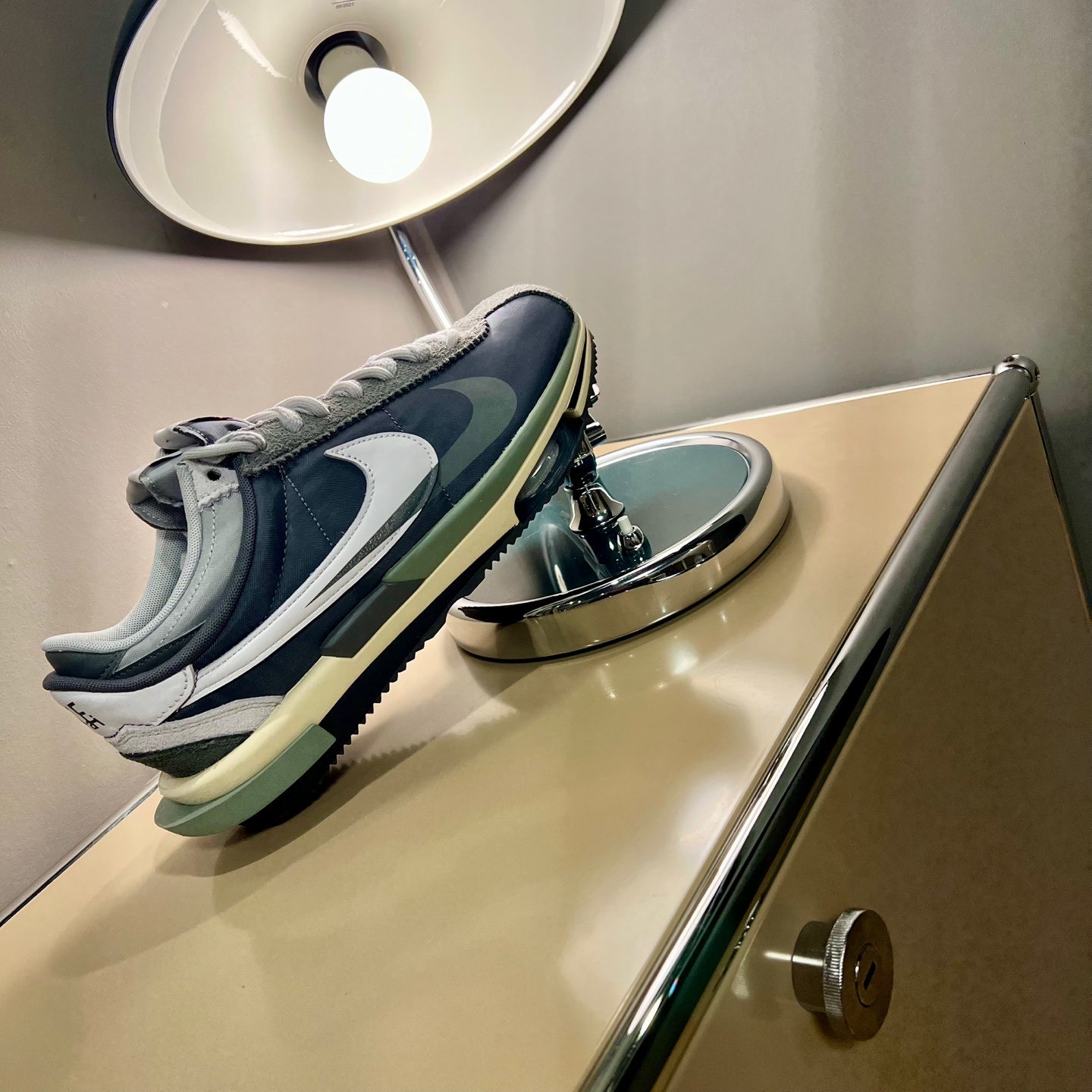 Nike x Sacai Zoom Cortez SP Iron Grey, USM Haller Storage 1x2 Cream 착용 스타일