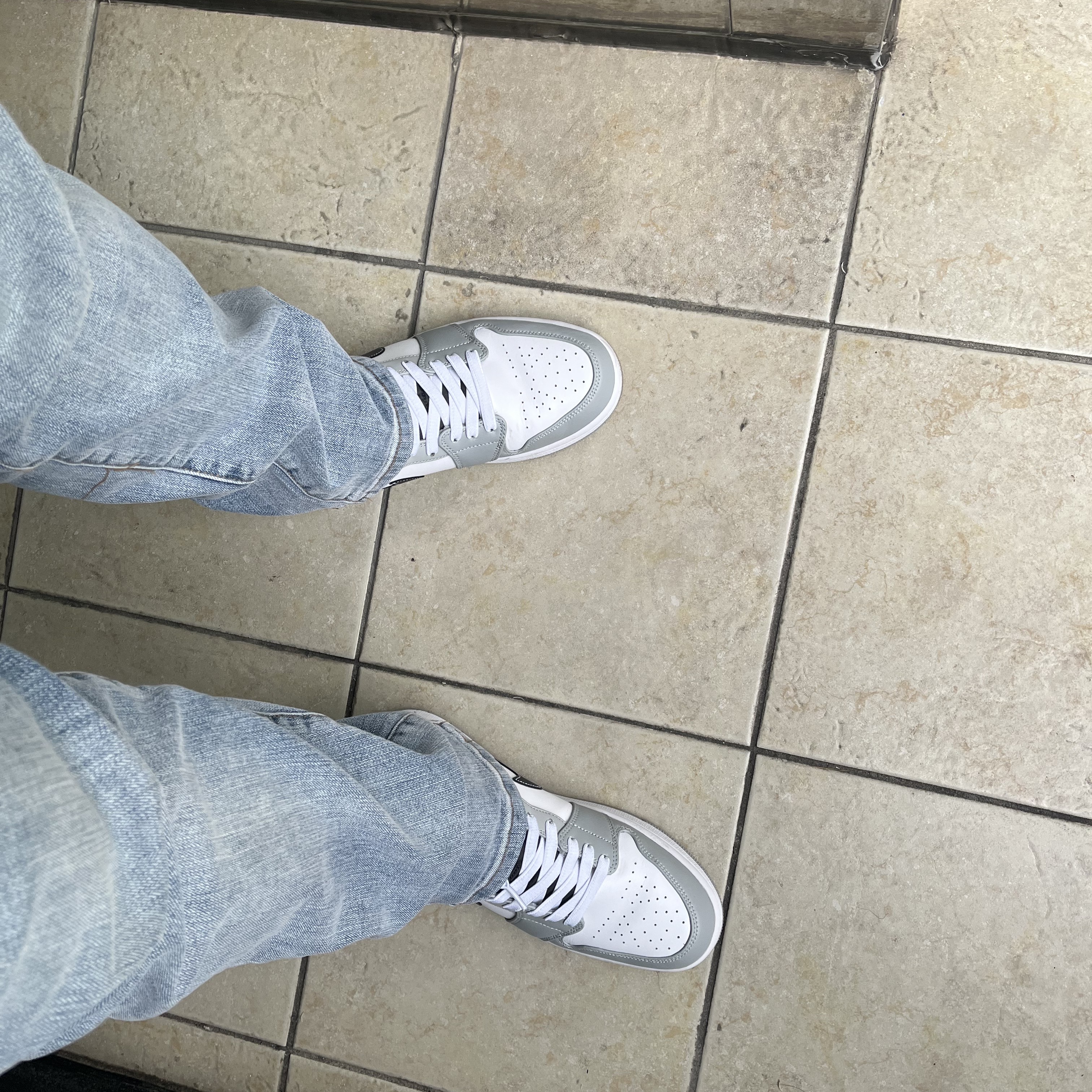 Jordan 1 Mid Light Smoke Grey Anthracite 착용 스타일