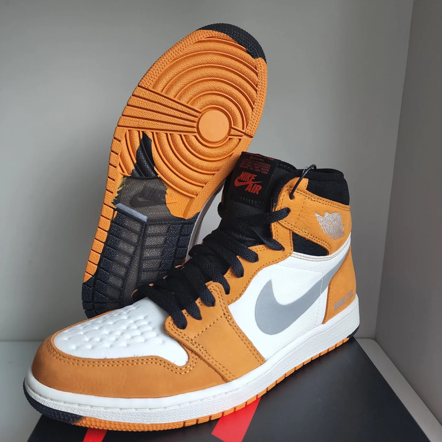 Jordan 1 Element Gore-Tex Light Curry 착용 스타일