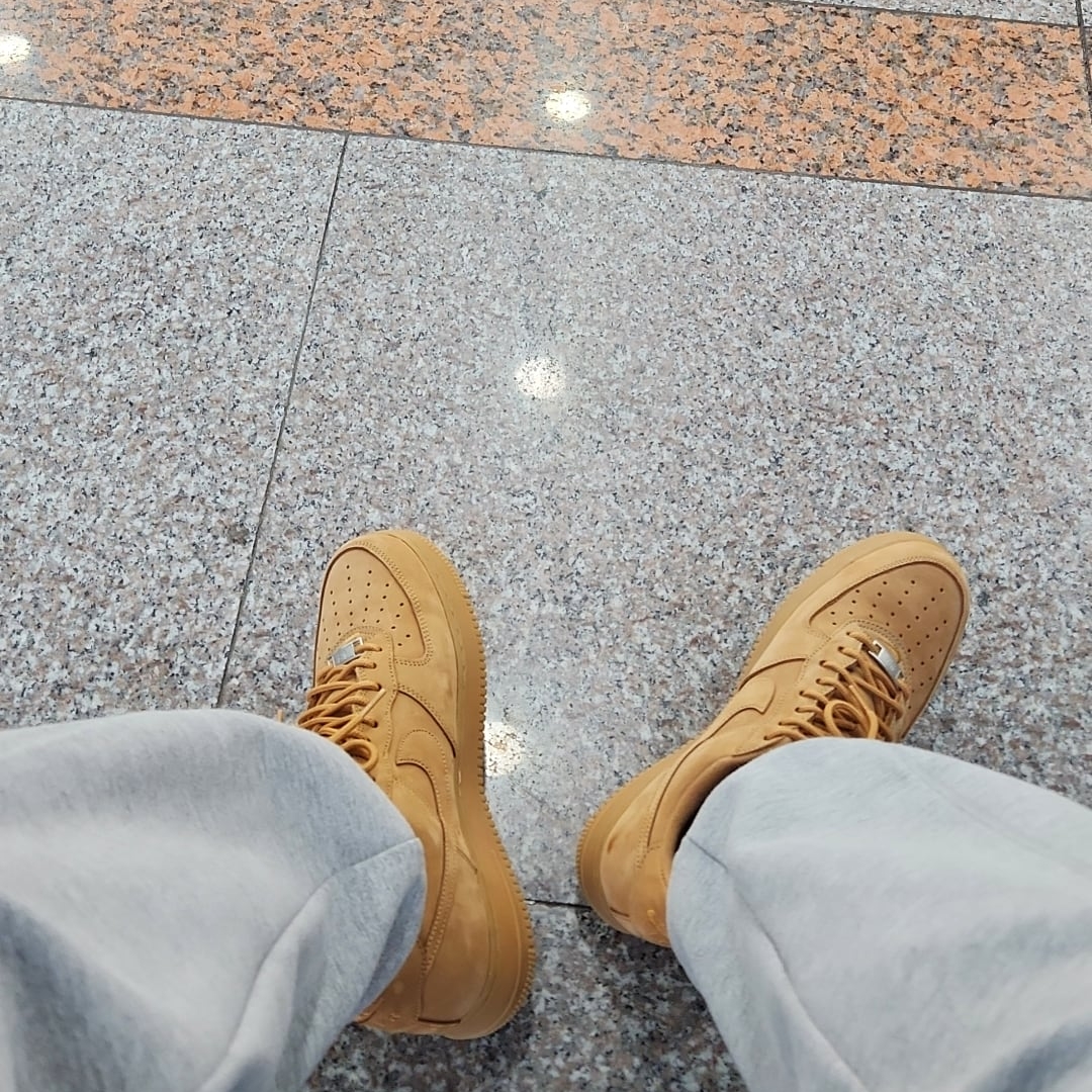Nike x Supreme Air Force 1 Low Flax 착용 스타일