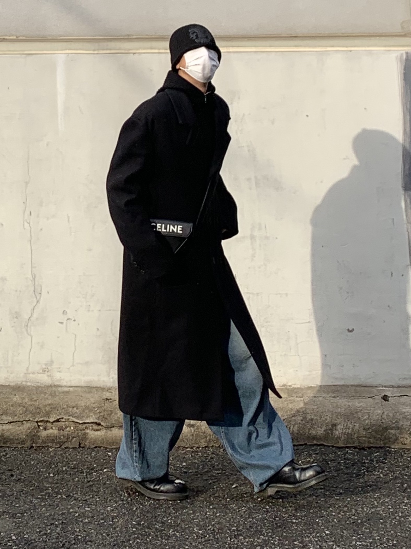 Zara x Ader Error Wool Blend Oversize Coat Black, Celine Triangle Bag in Smooth Calfskin with Celine Print Black 착용 스타일 - 4