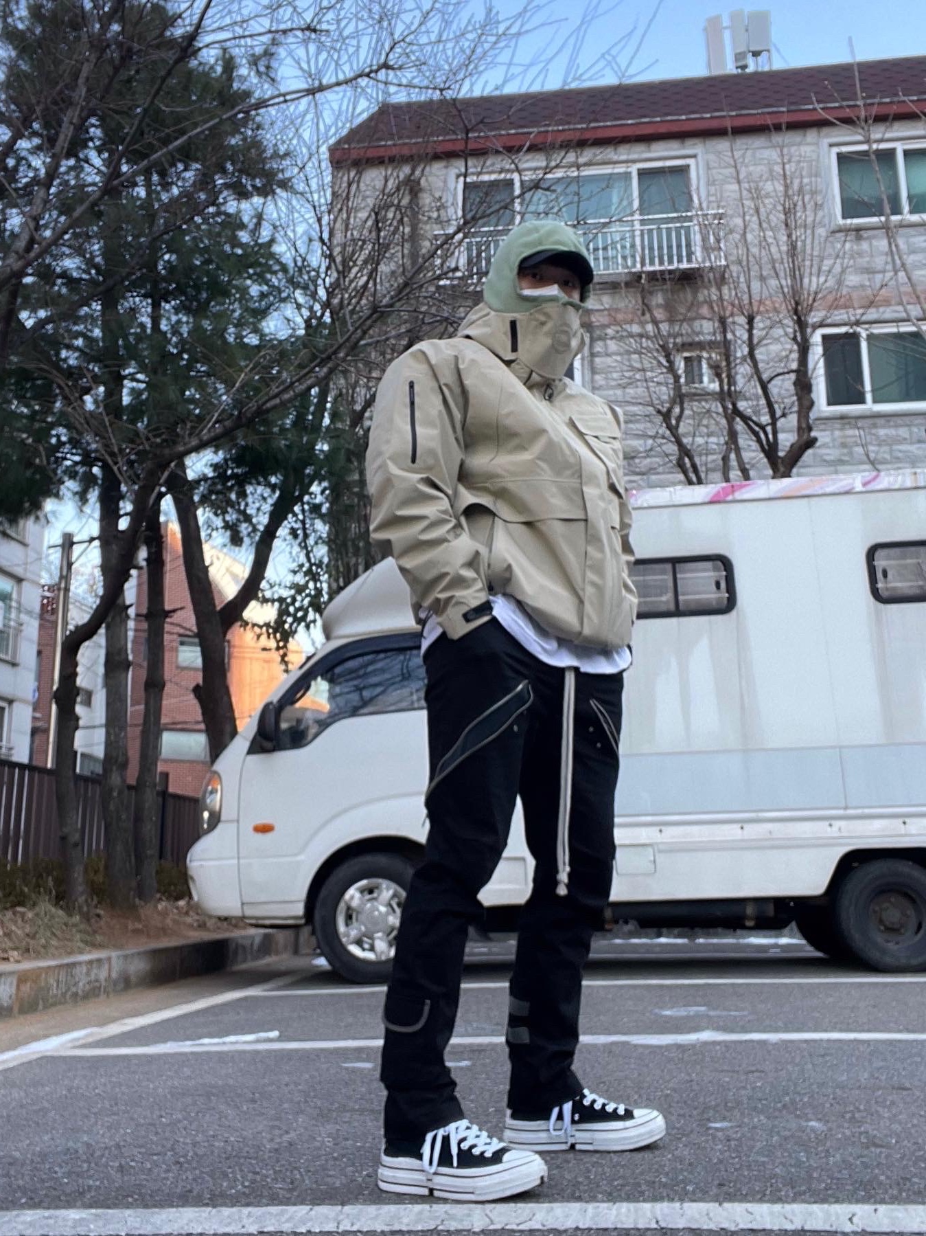 Nike x Travis Scott NRG BH Jacket Limestone - US/EU, Converse x Feng Chen Wang Chuck 70 2-in-1 Natural Ivory Black 착용 스타일 - 3