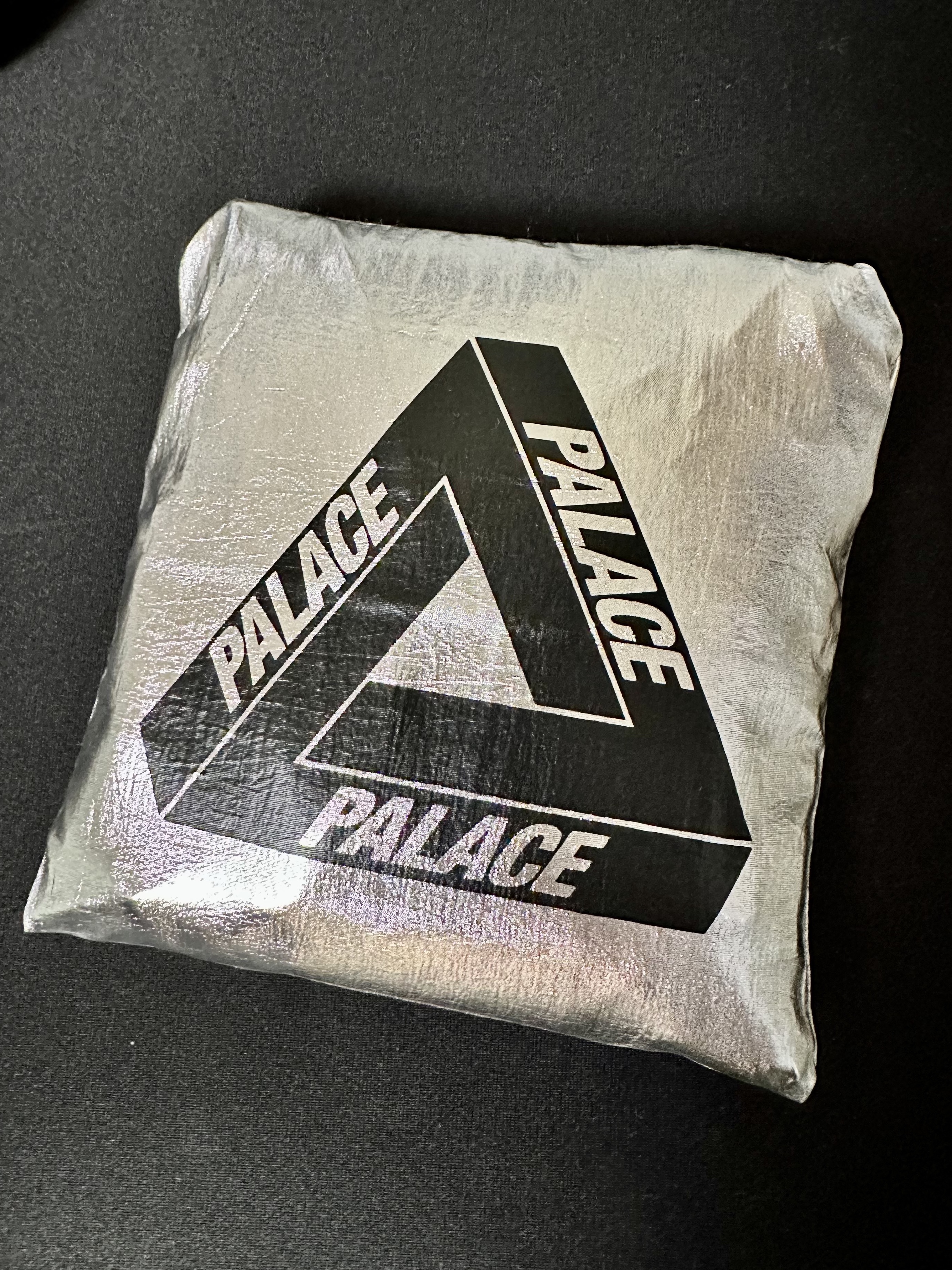 Palace Palace Shop Reusable Bag Silver - 22FW 착용 스타일 - 1