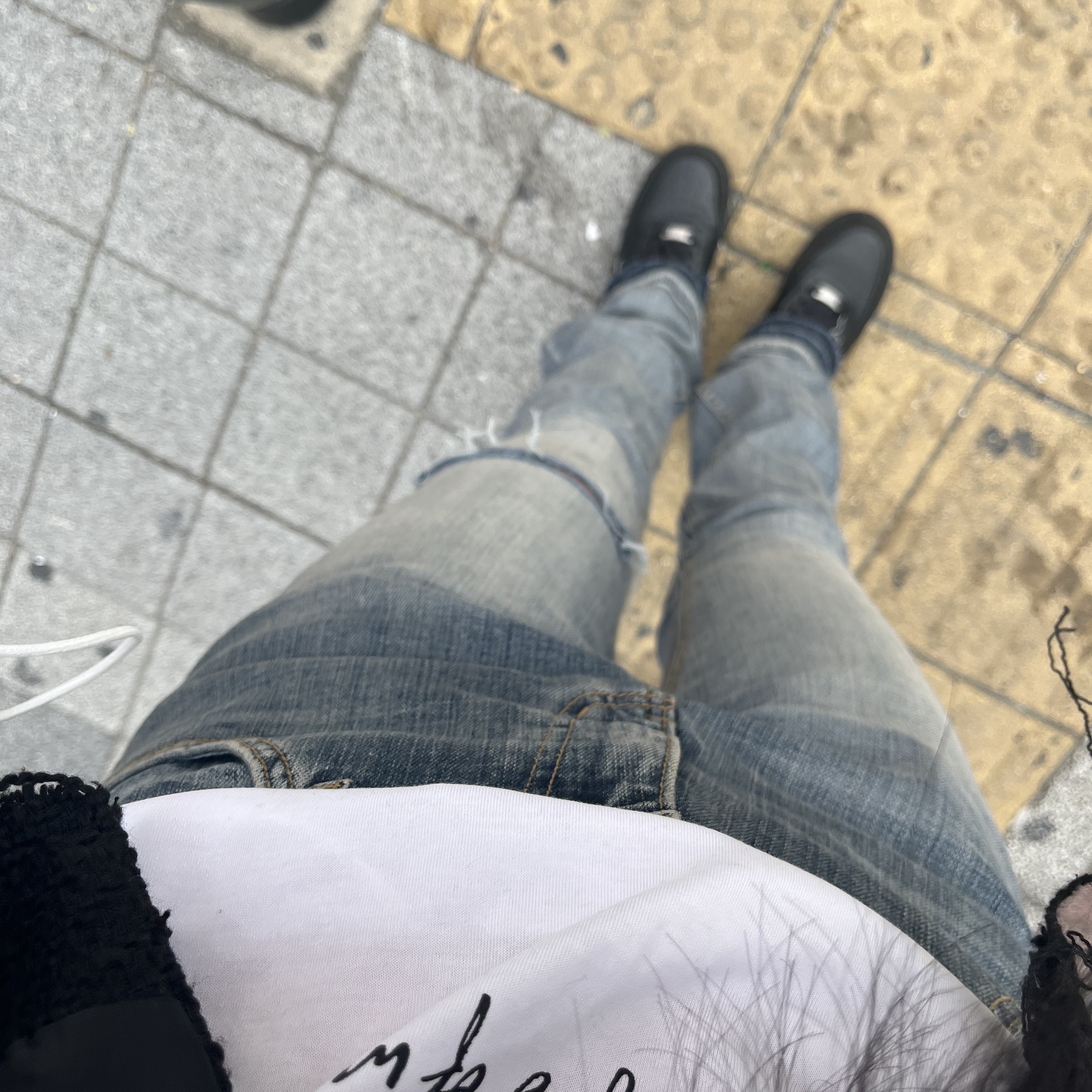 (W) Nike Air Force 1 '07 Low Triple Black 착용 스타일 - 5