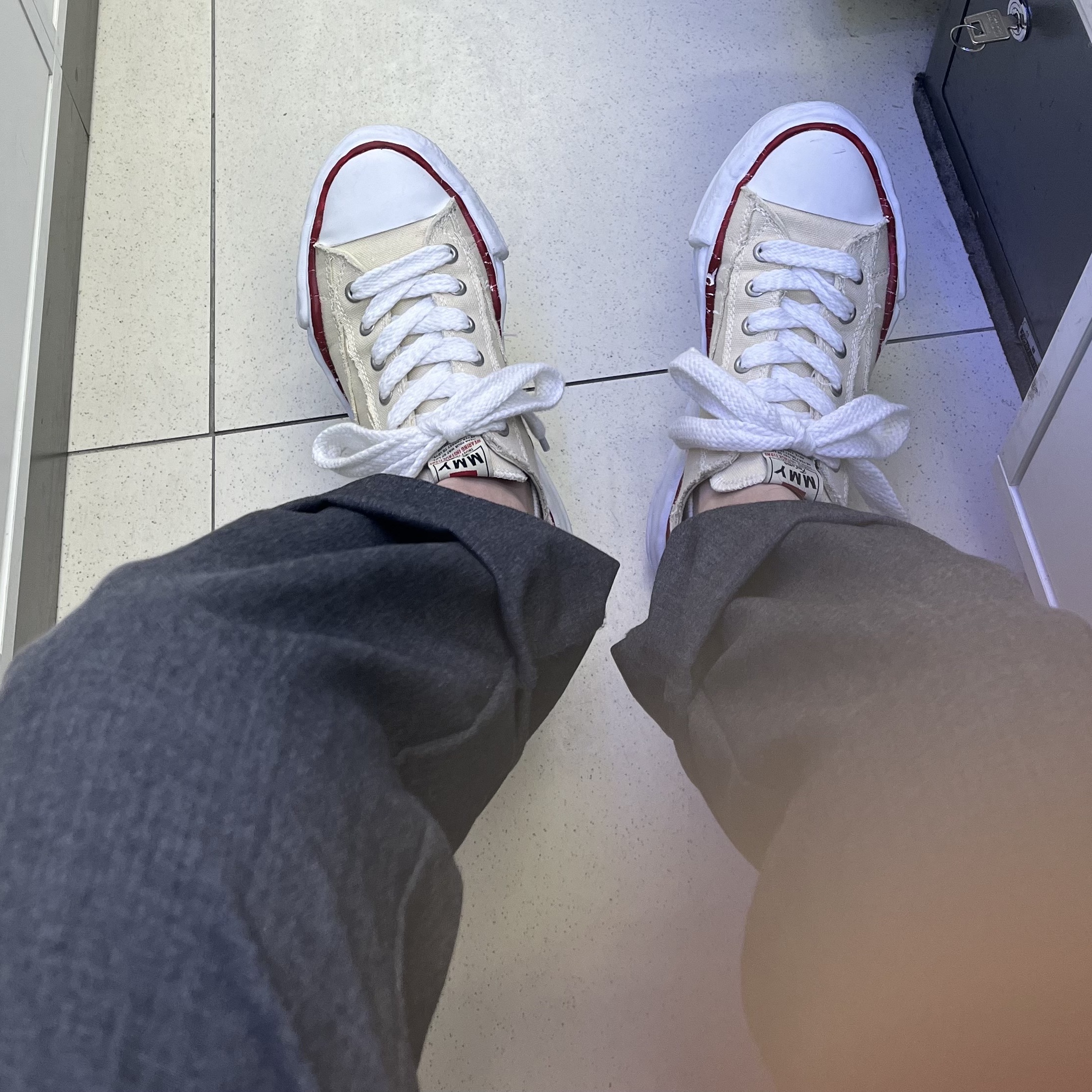 Maison Mihara Yasuhiro Peterson OG Sole Canvas Low-top Sneakers Natural 착용 스타일