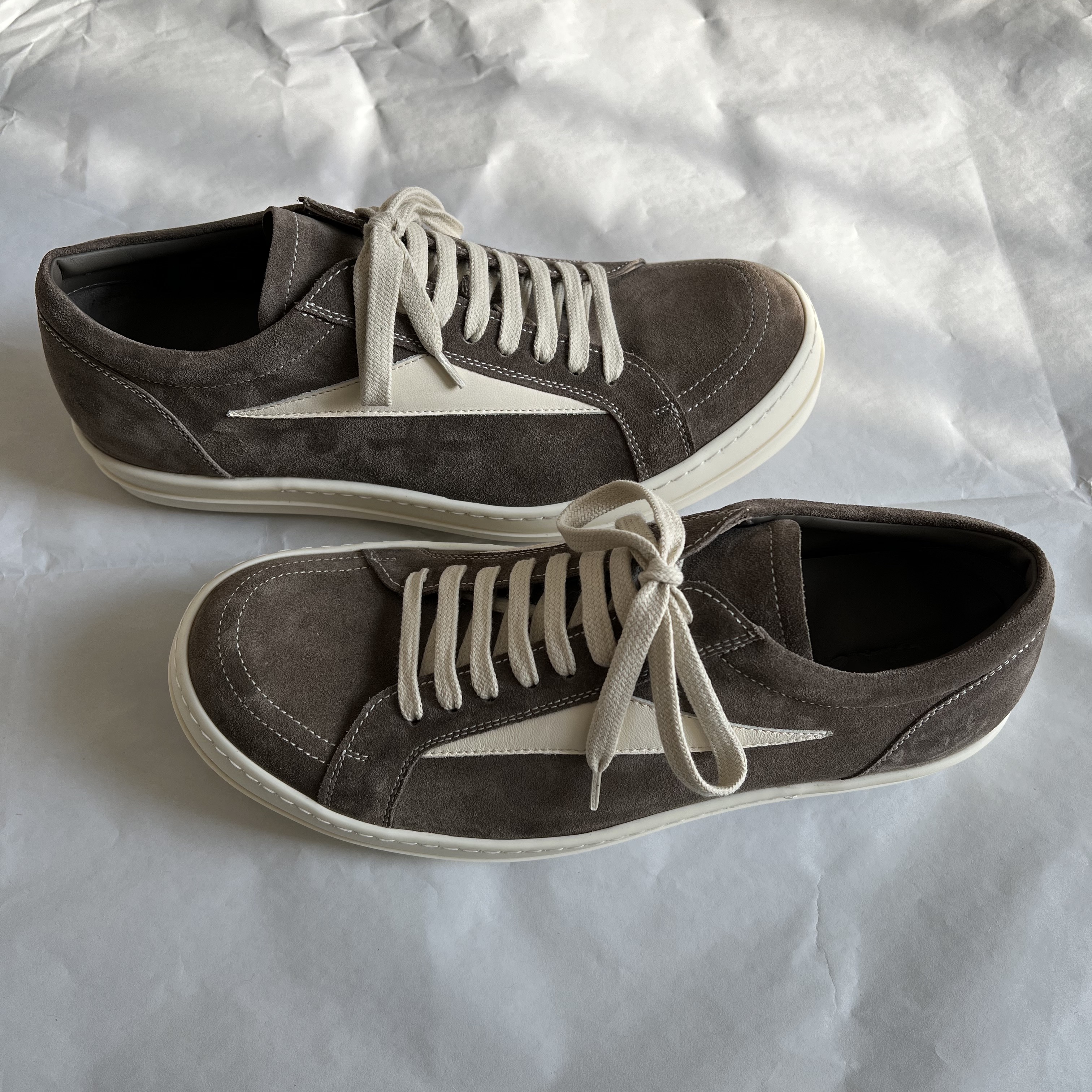 Rick Owens Suede Vintage Sneakers Dust, Rick Owens Vintage Sneakers Black 착용 스타일 - 3
