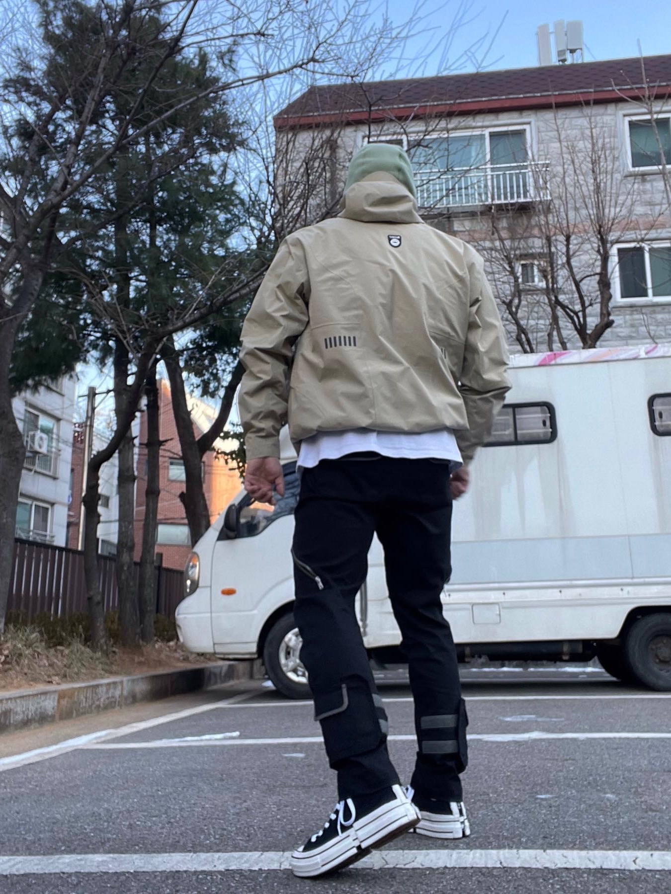 Nike x Travis Scott NRG BH Jacket Limestone - US/EU, Converse x Feng Chen Wang Chuck 70 2-in-1 Natural Ivory Black 착용 스타일 - 4