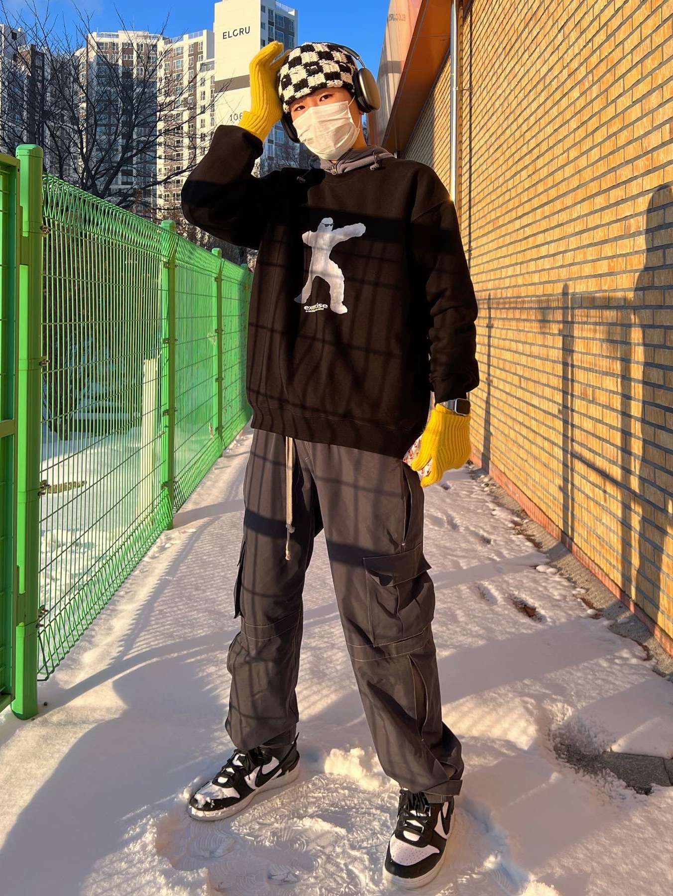 Nike x Ambush Dunk High Black, Stussy Crochet Checker Beanie Black 착용 스타일 - 3